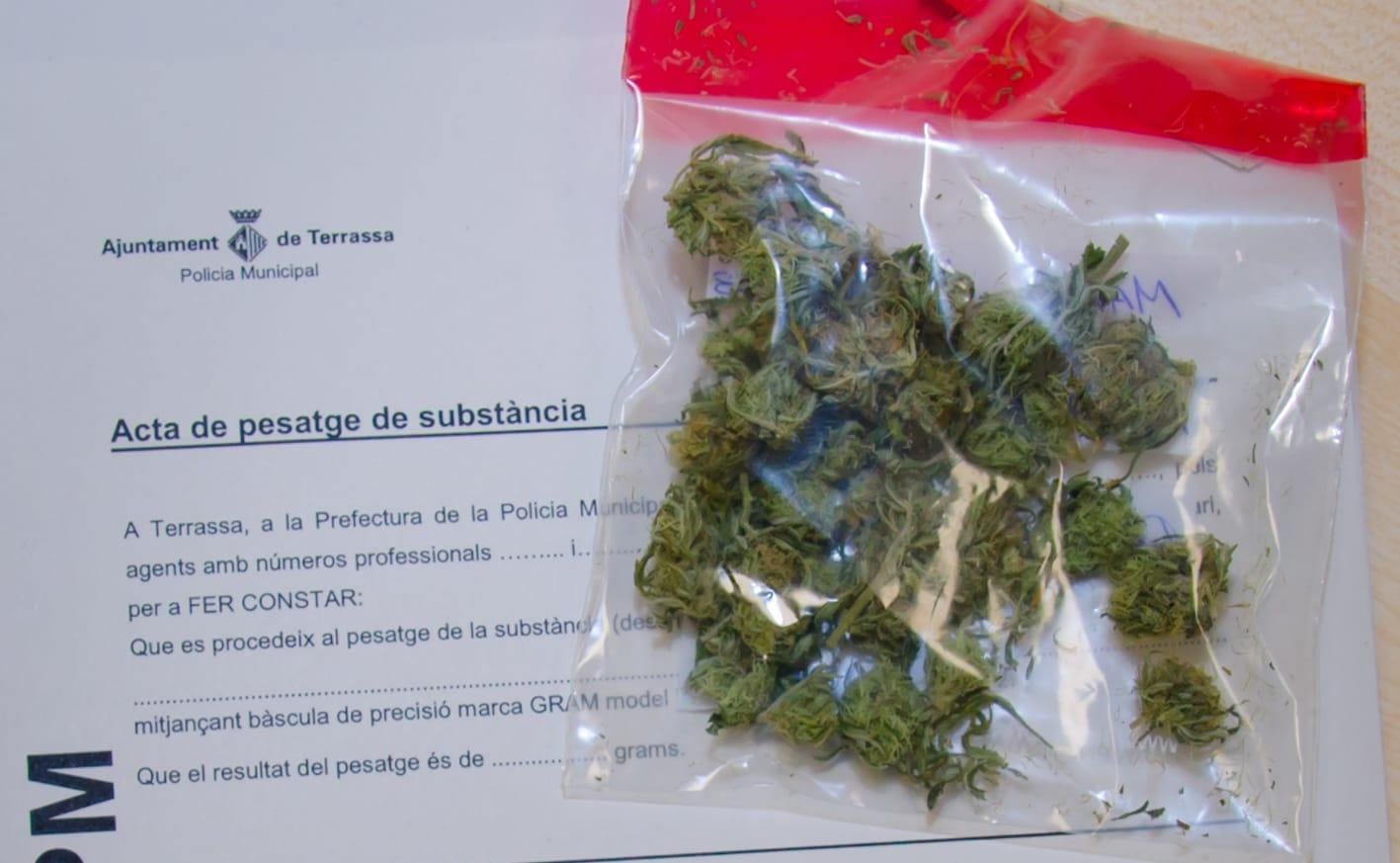 Enxampat a Terrassa un conductor drogat i amb armes