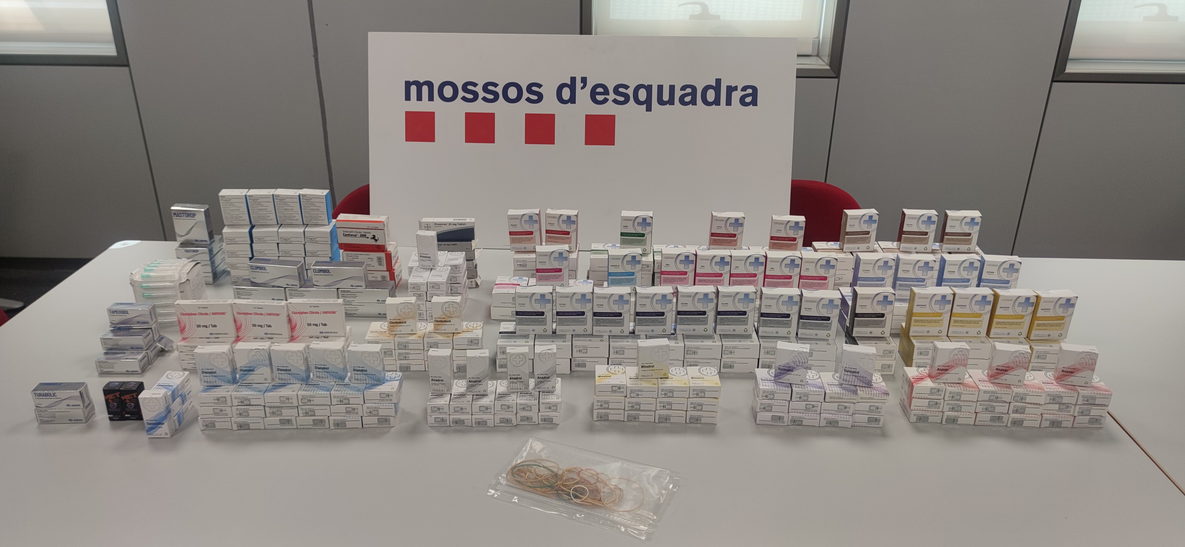 Els Mossos investiguen una troballa massiva d'anabolitzants en un domicili