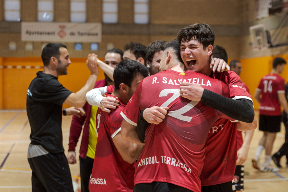 L'Handbol Terrassa tanca la lliga perdent a Banyoles però se salva