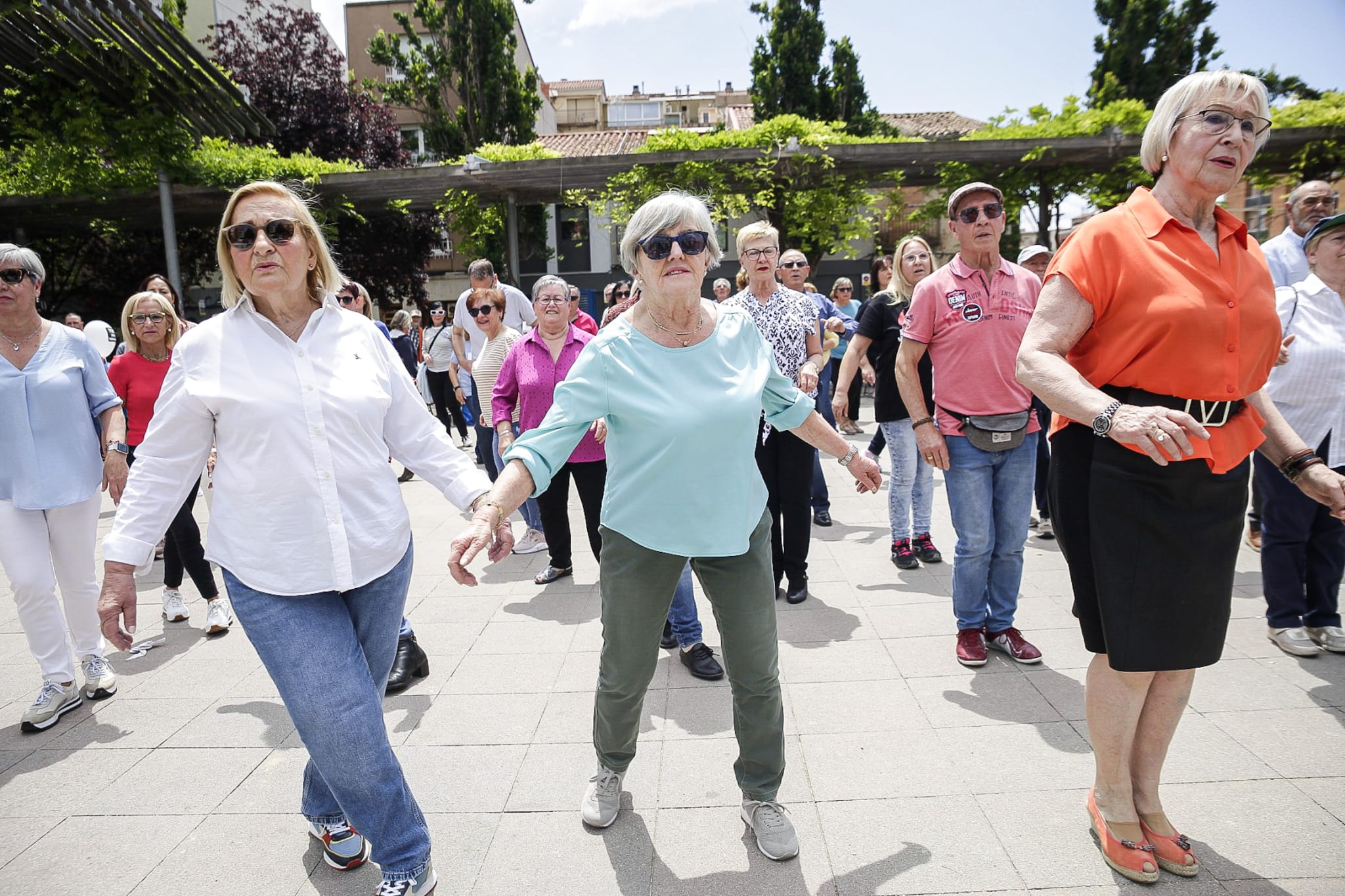 FOTOGALERIA | Balls llatins a la Festa Major de Ca n'Aurell