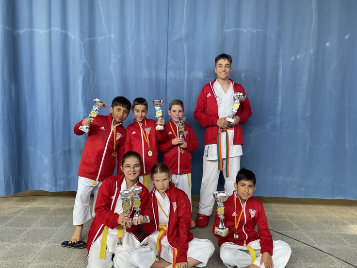 El CN Terrassa es penja set medalles en el Campionat de Catalunya de kyus