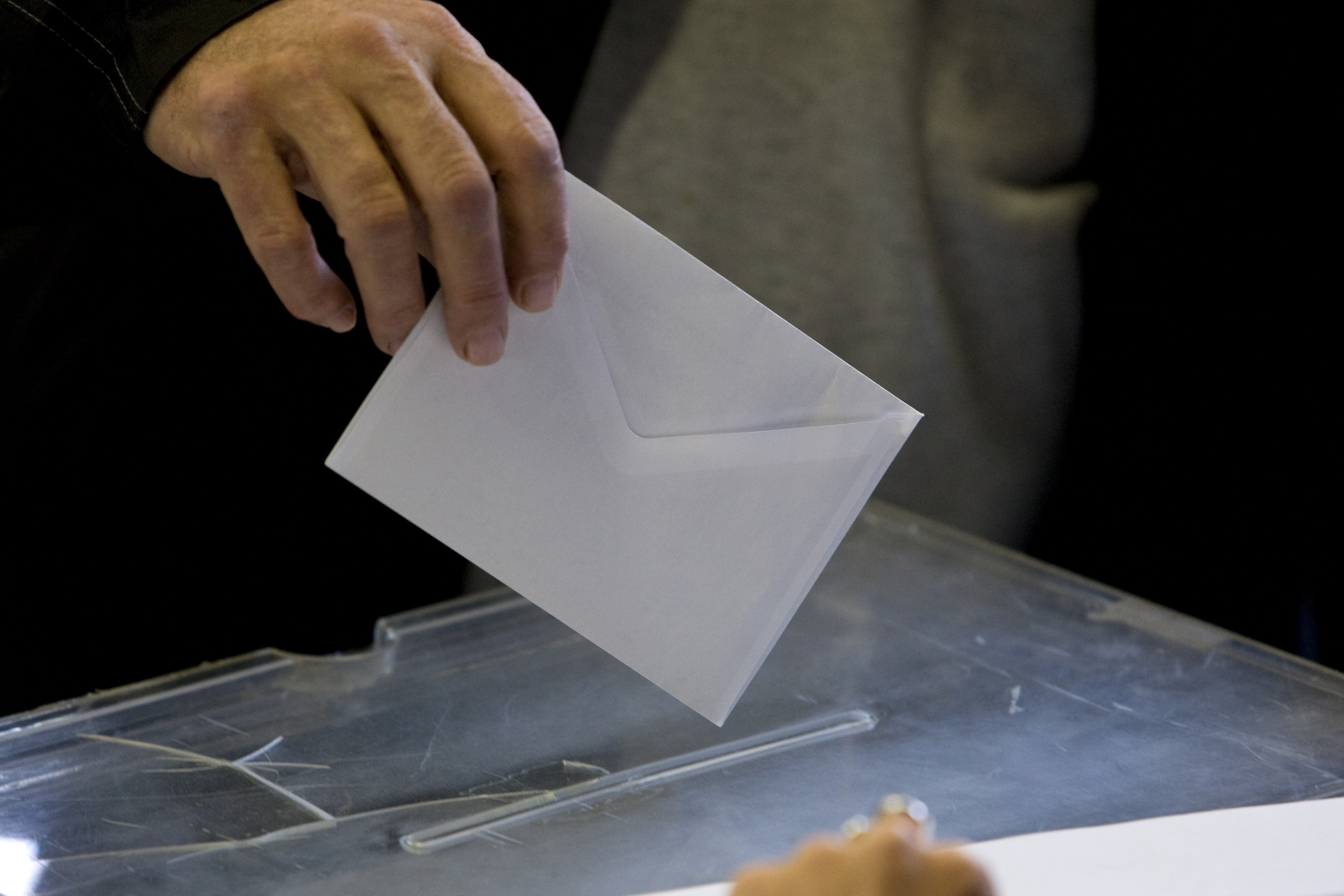 Això has de fer si vols votar per correu el 23 de juliol a Terrassa