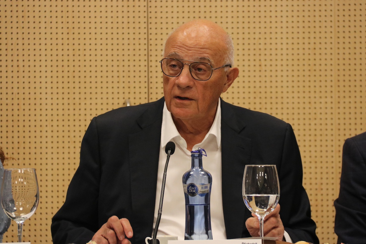 Oliu compra mig milió d'accions del Banc Sabadell en plena opa hostil del BBVA