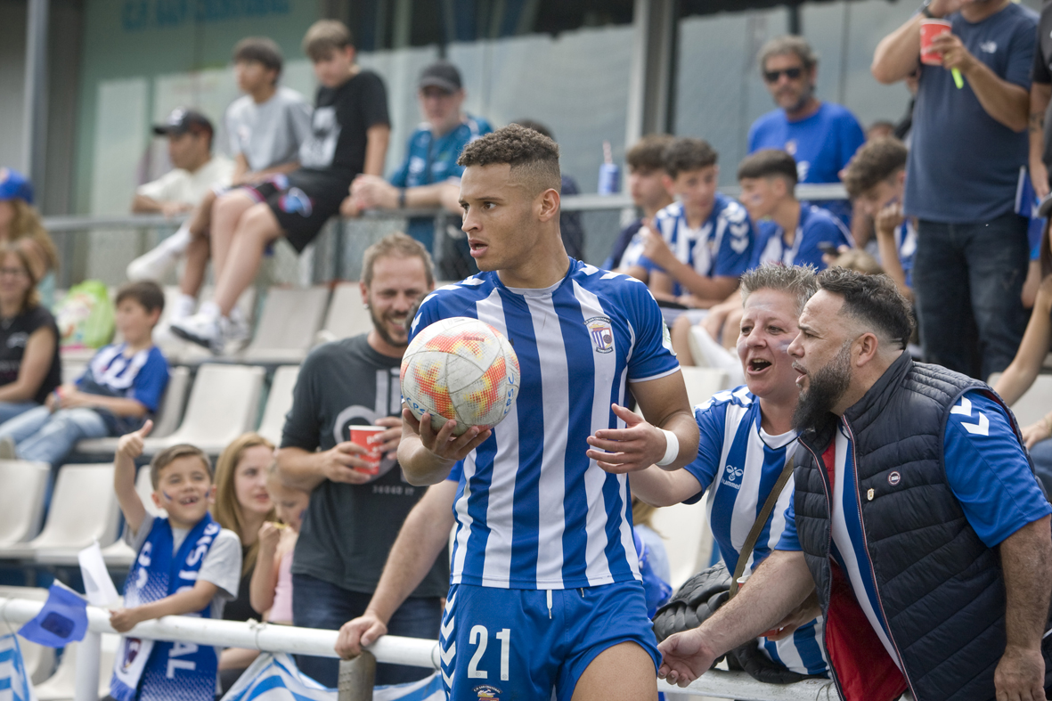 Tres jugadors del San Cristóbal, amb les seves seleccions