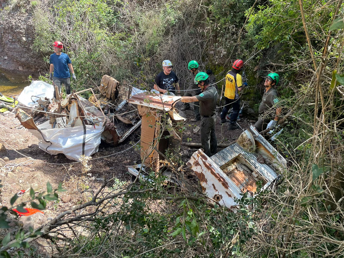 Retiren el cotxe abandonat al parc natural