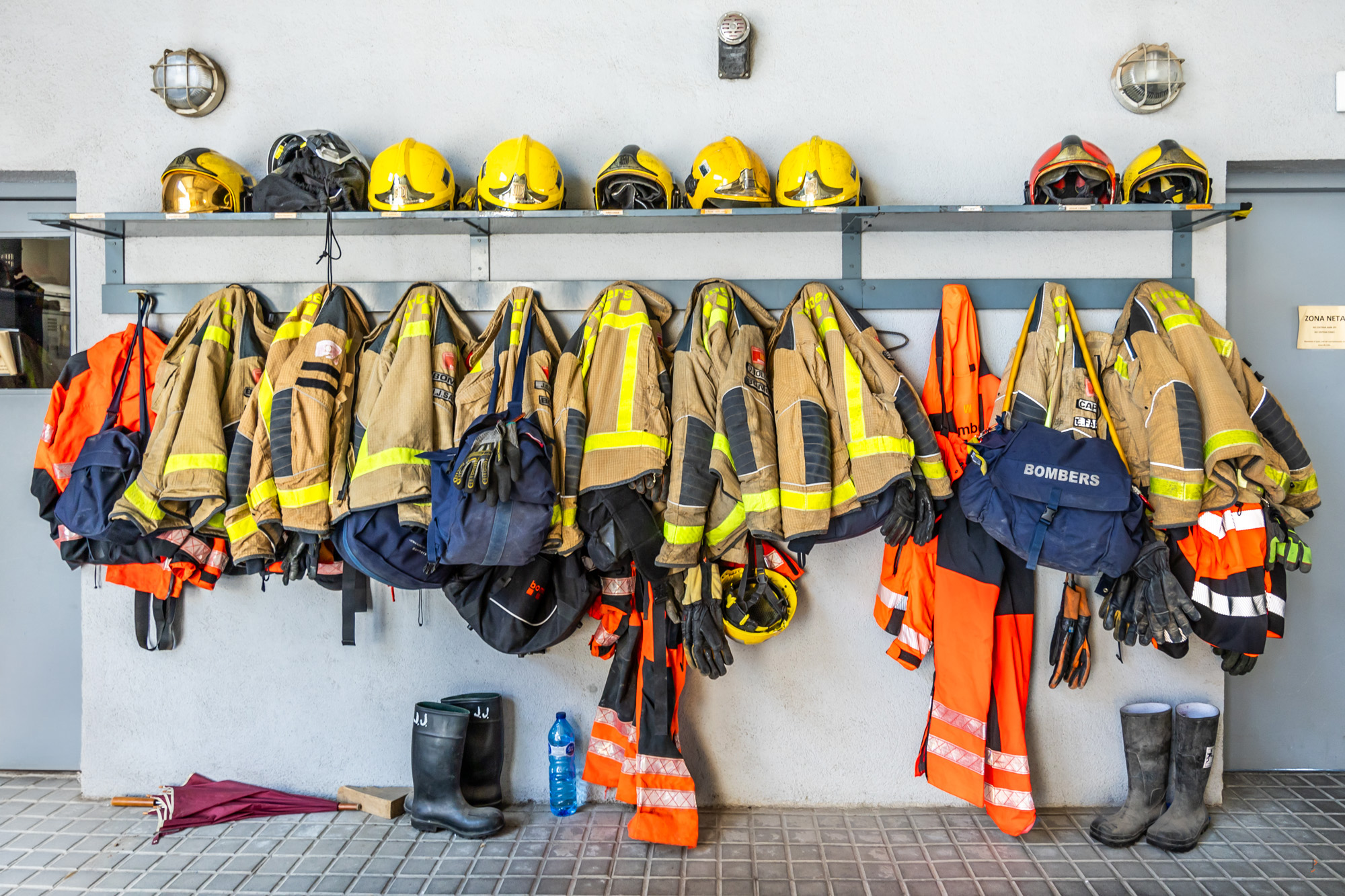Tres veïns atesos per inhalació de gas tòxic a Sabadell