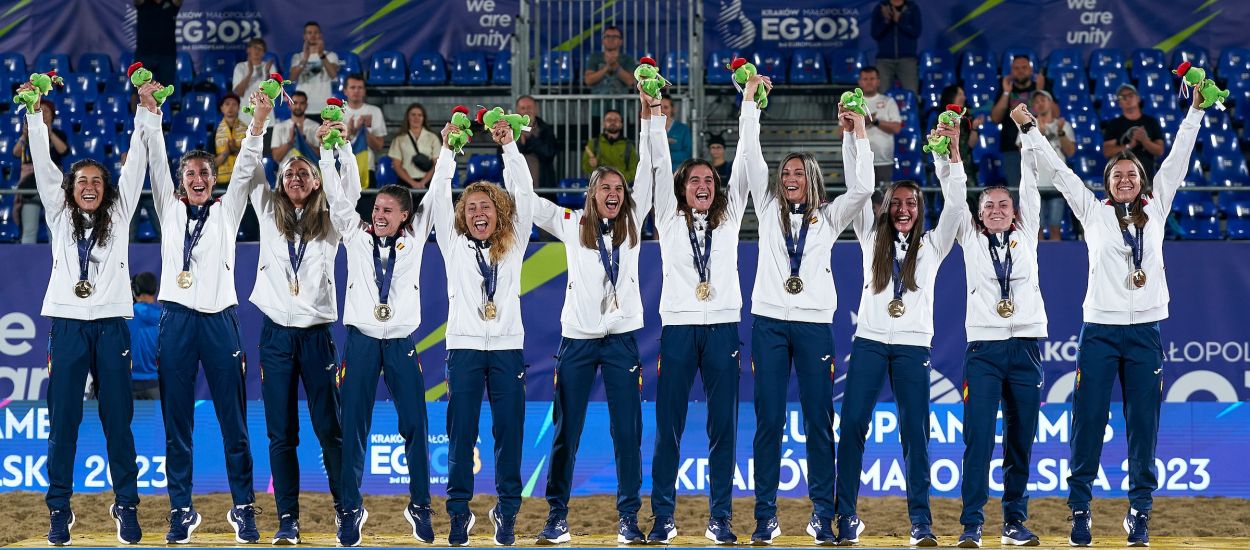 Dues jugadores del Bonaire, campiones dels Jocs Europeus de futbol platja