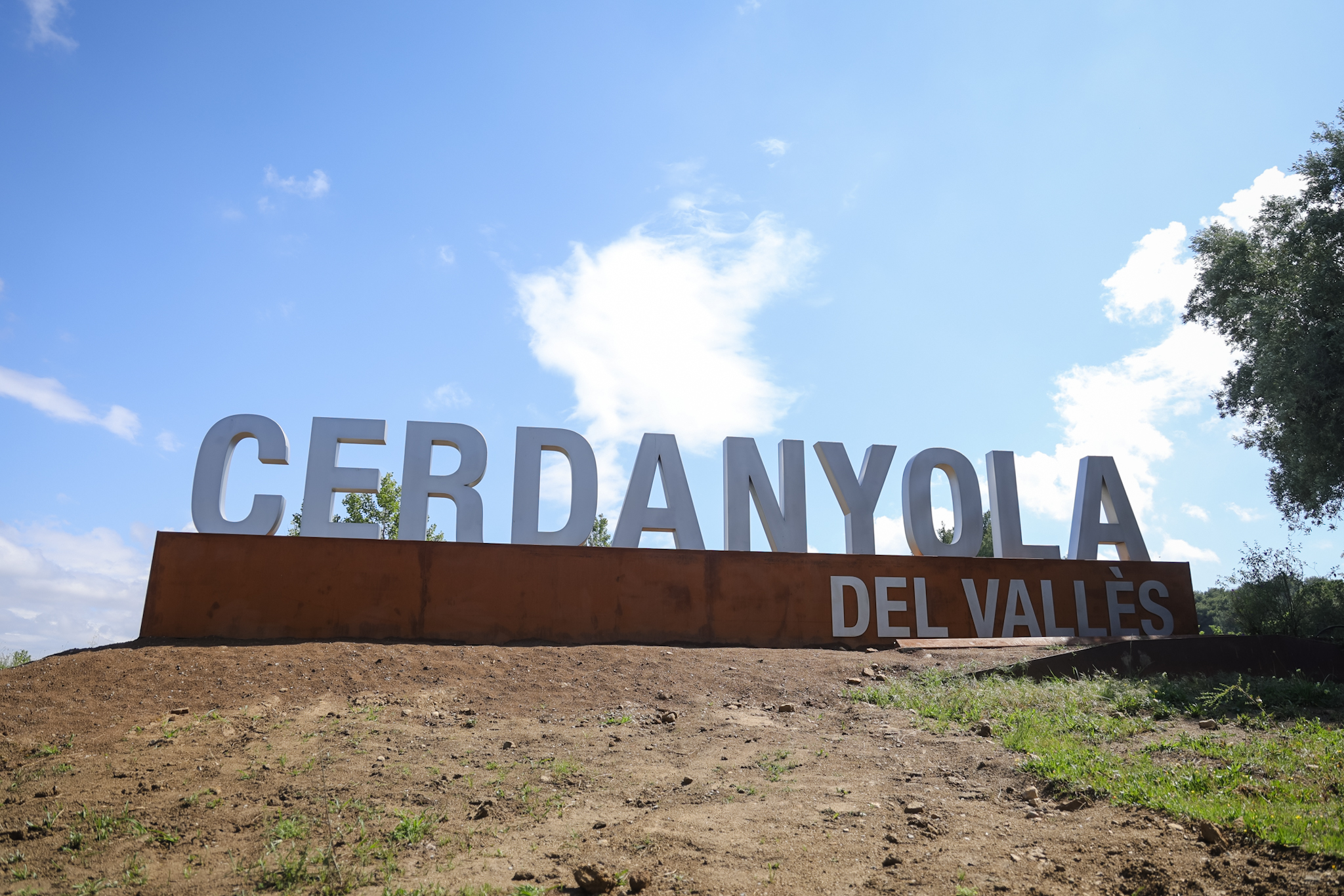 Presenten més de 300 signatures per retirar el cartell de Bellaterra