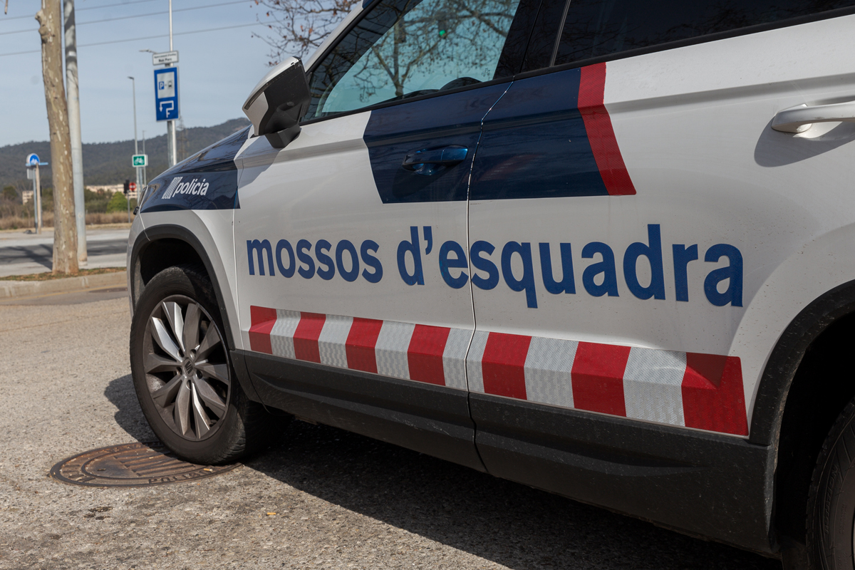 Dona ferida per un encaputxat a casa seva a Terrassa