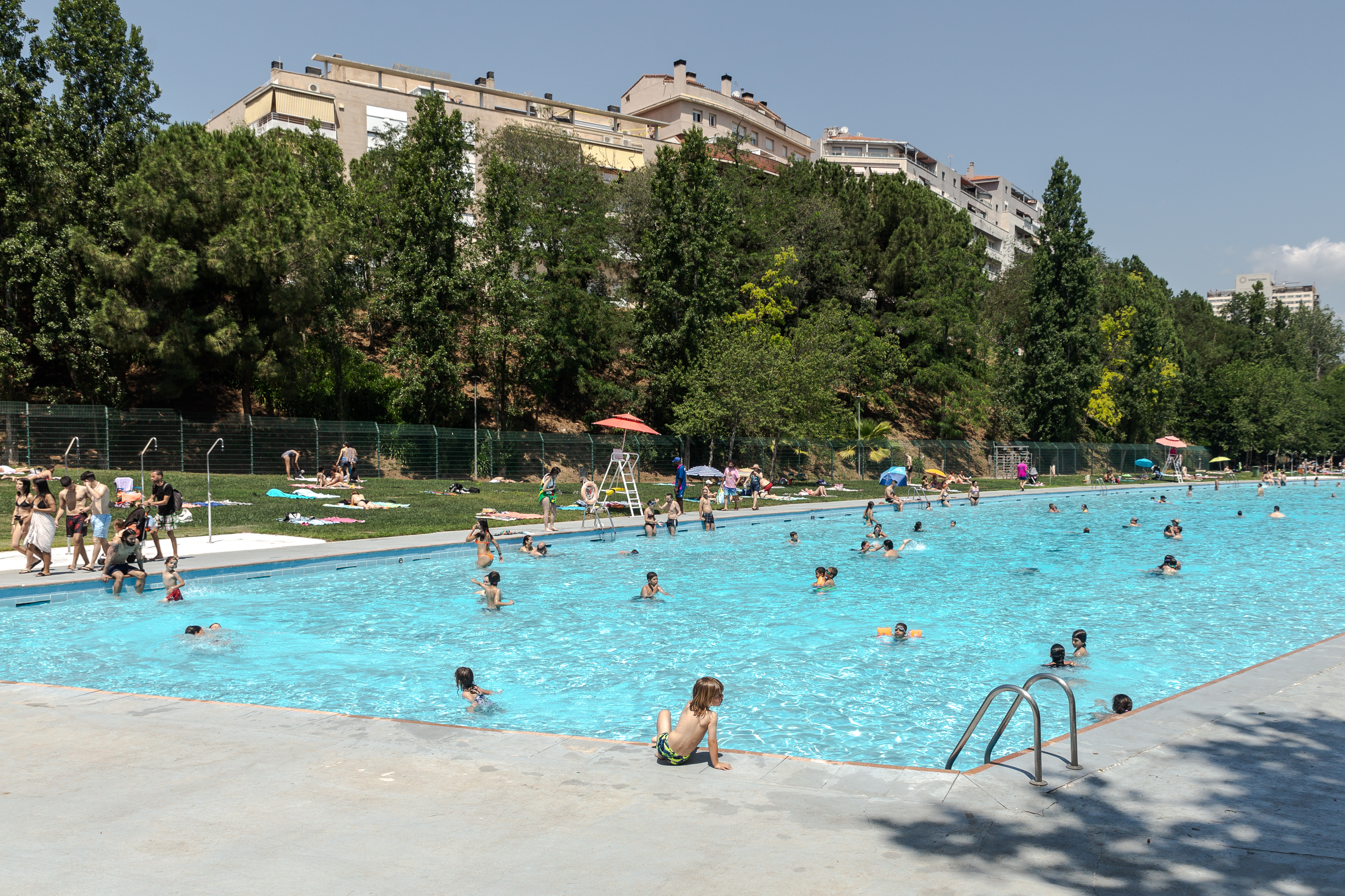 On em puc anar a banyar aquest estiu? Horaris i preus de les piscines