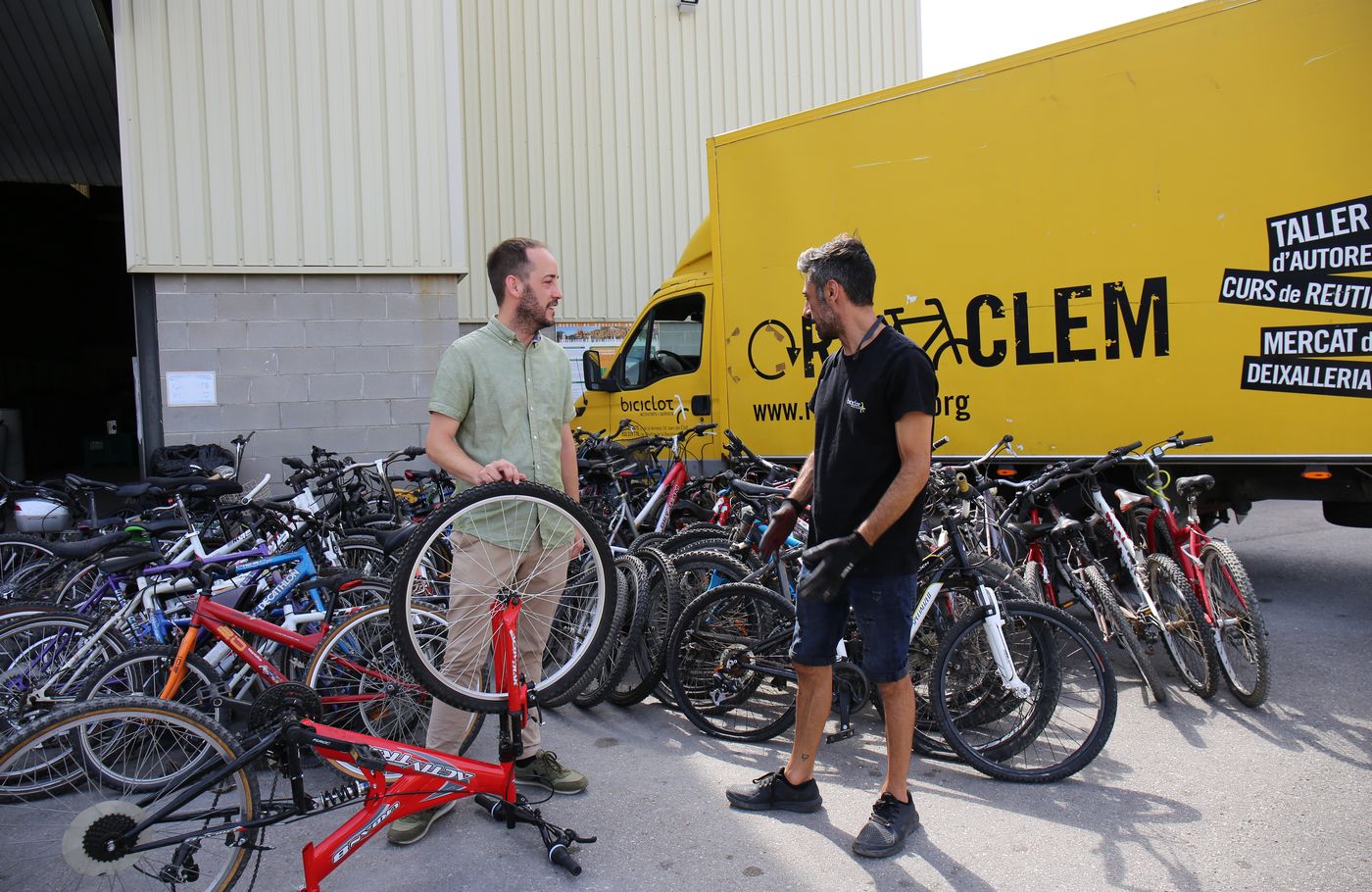 Donen a una entitat més de 100 bicis abandonades a Terrassa