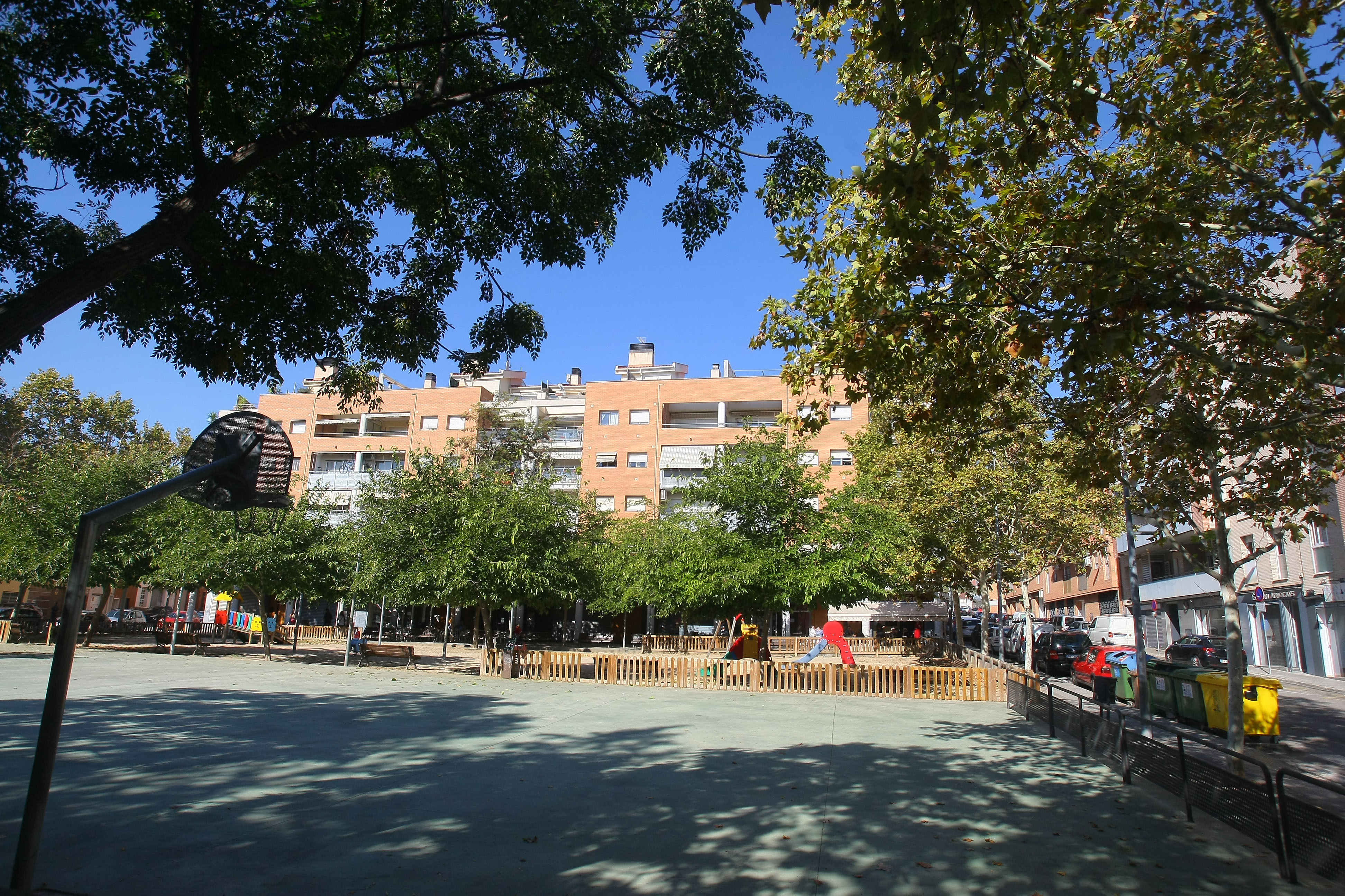 Un dimarts de sol i núvols alts