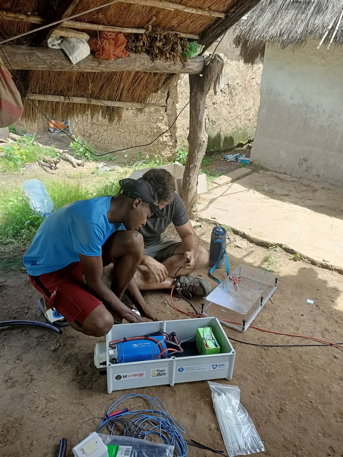 L’Eseiaat i l’Institut Santa Eulàlia electrifiquen serveis i habitatges a Senegal, Etiòpia i Kènia