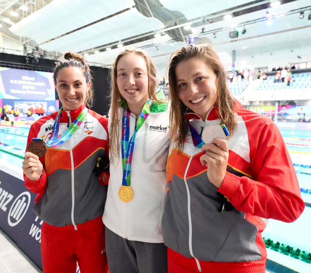 Sarai Gascón es penja la primera medalla al Mundial de natació adaptada