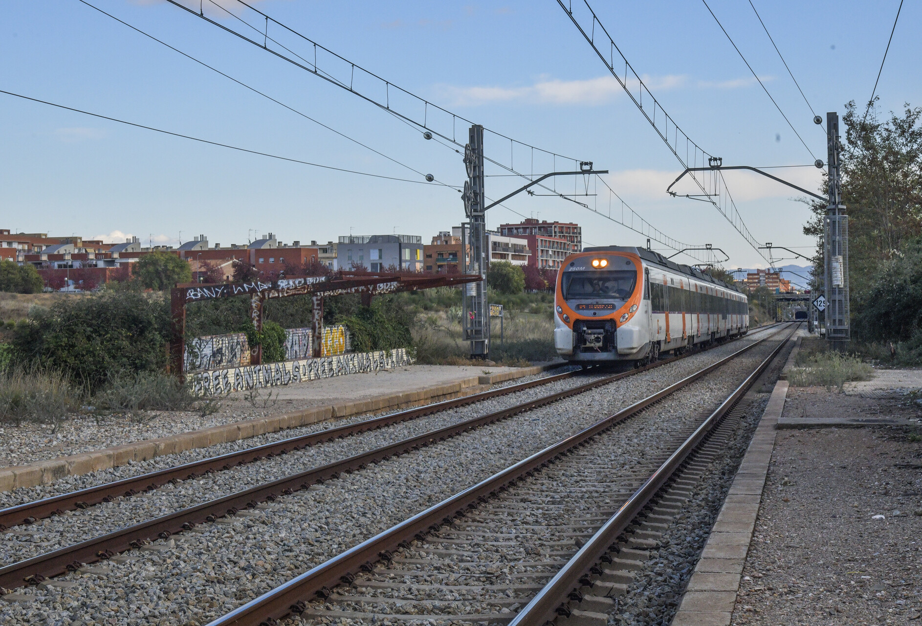 Un nou robatori de coure afecta els serveis de Rodalies de forma generalitzada