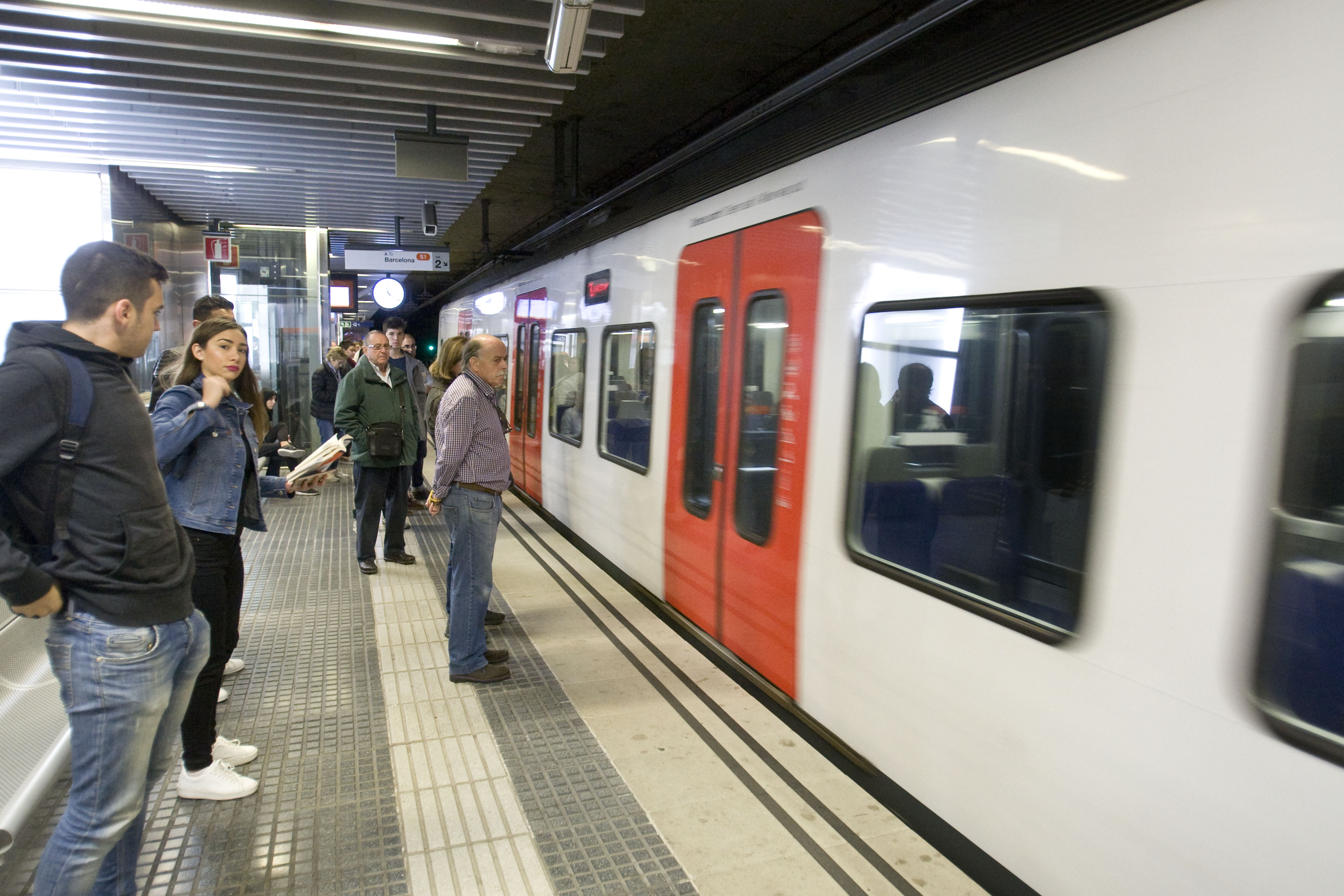 Un accident provoca que els trens de l'S1 i S2 de Ferrocarrils no circulin entre Les Tres Torres i Sarrià