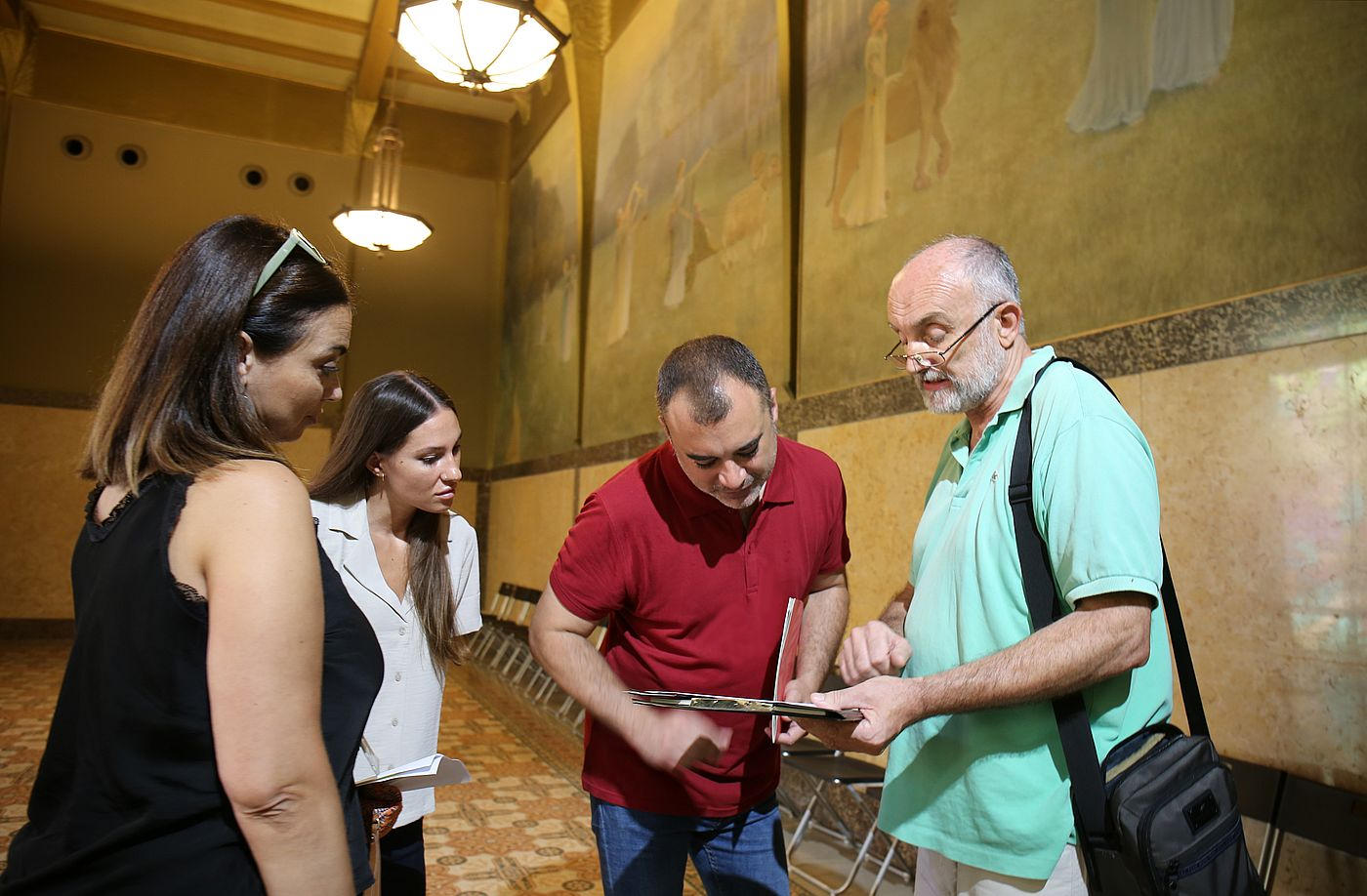 Acaben els treballs de restauració dels murals de la Casa de l'Esport de Terrassa
