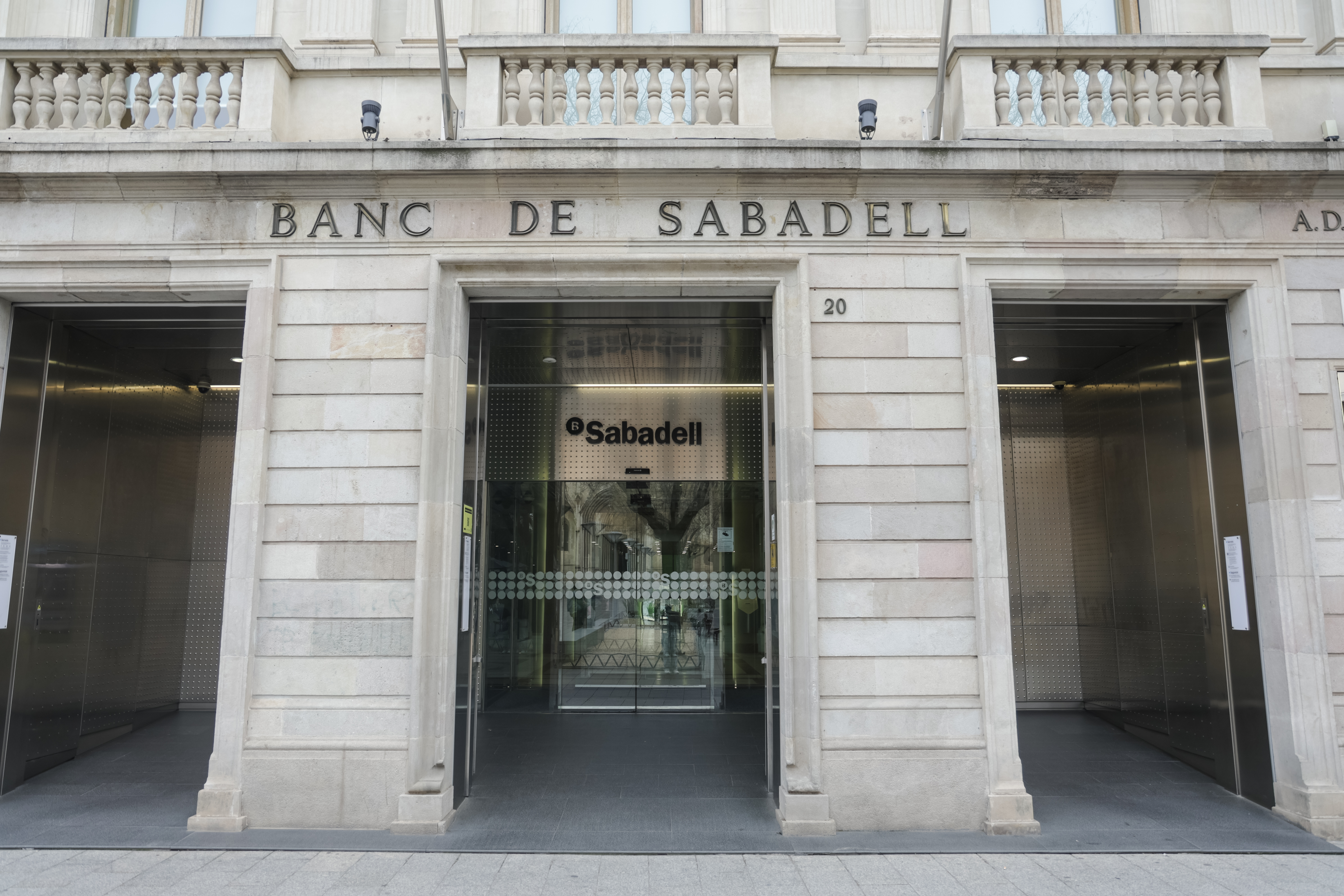 El BBVA torna a trucar a la porta del Banc de Sabadell