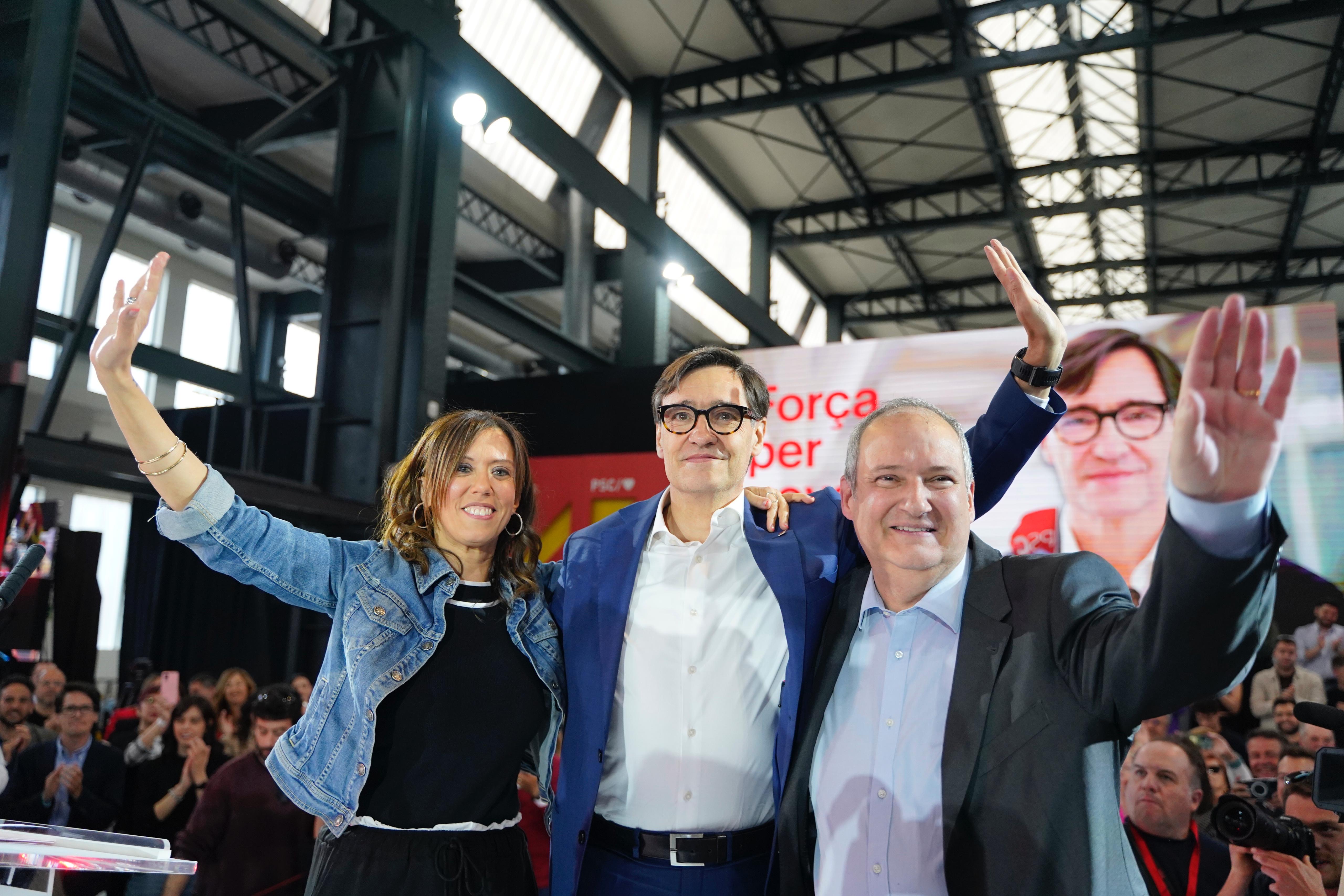 Illa inicia la cursa del 12-M a Sabadell, amb Farrés i sense Sánchez: “Farem la B-40, alcaldessa!”