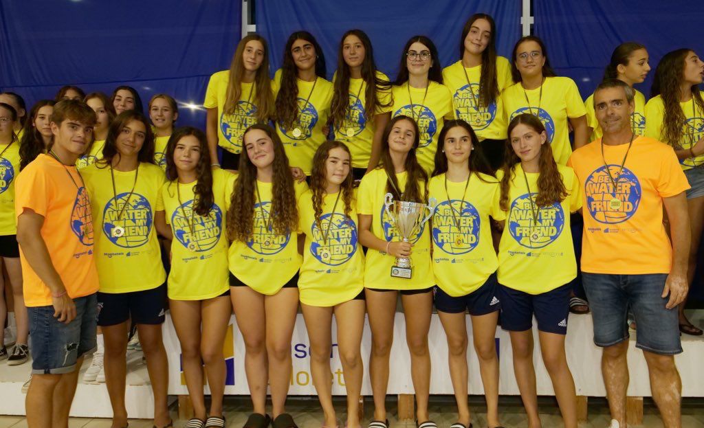 L'equip cadet femení del CN Terrassa, campió del torneig Be Water My Friend