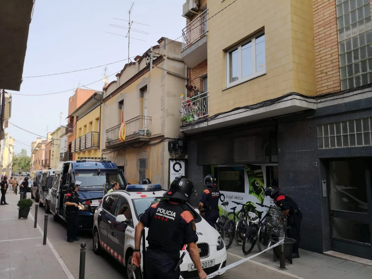Desallotgen la casa ocupada a Sant Cugat