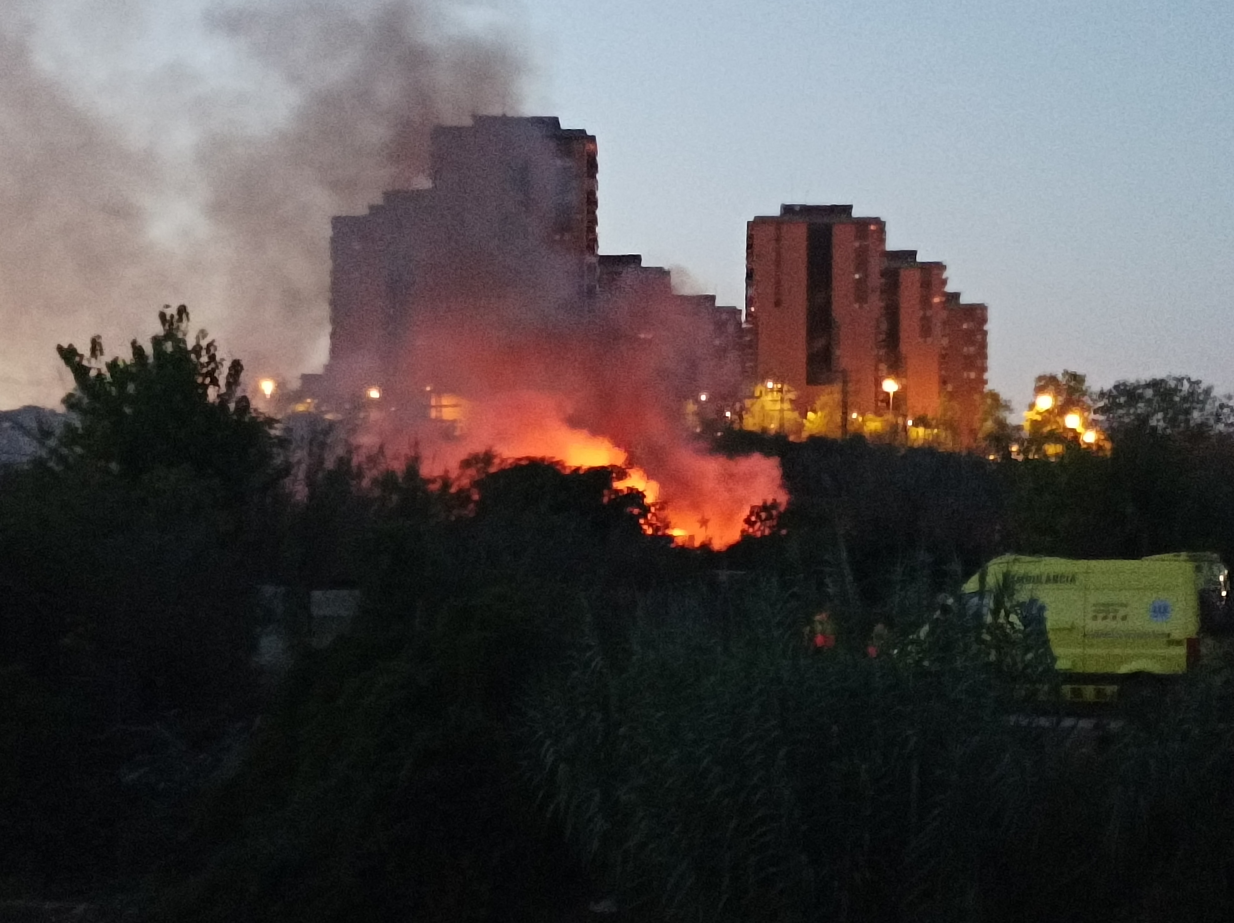 VÍDEOS | Cremen dues barraques i 300 metres quadrats de vegetació prop de la C-58