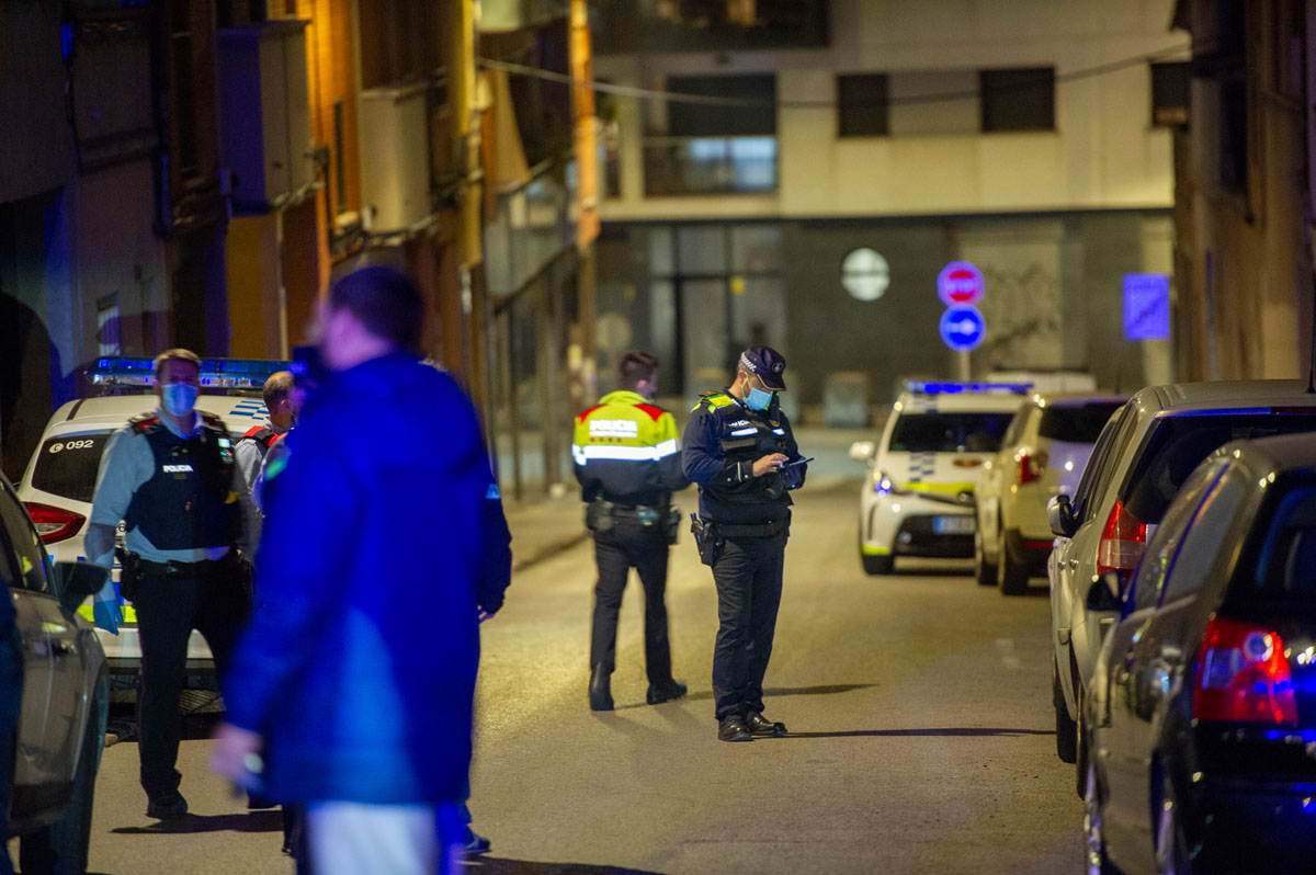 Roba un patinet i li troben gairebé mig quilo haixix i pastilles