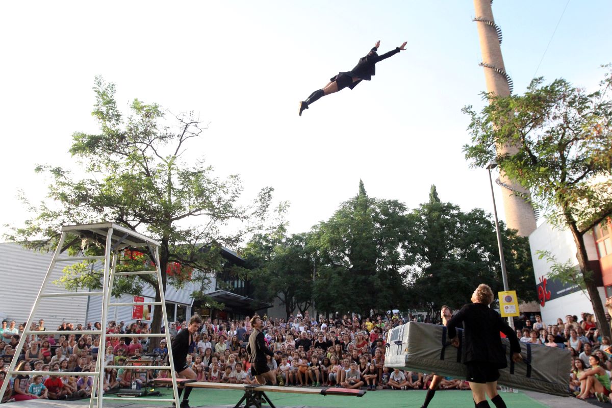 Mans volant cap a la Maurina