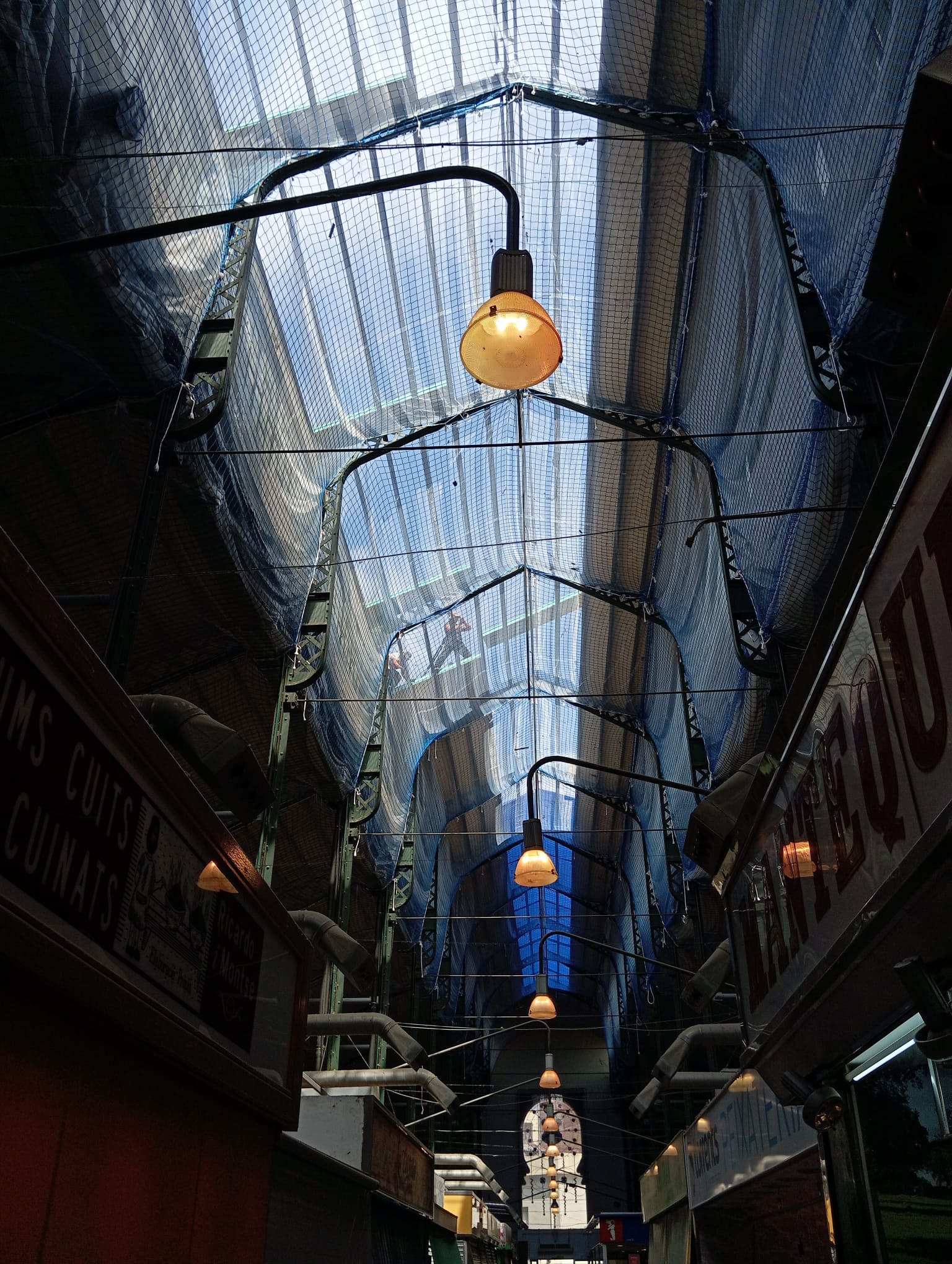 La teulada del Mercat, a cel obert: sorpresa i molta llum