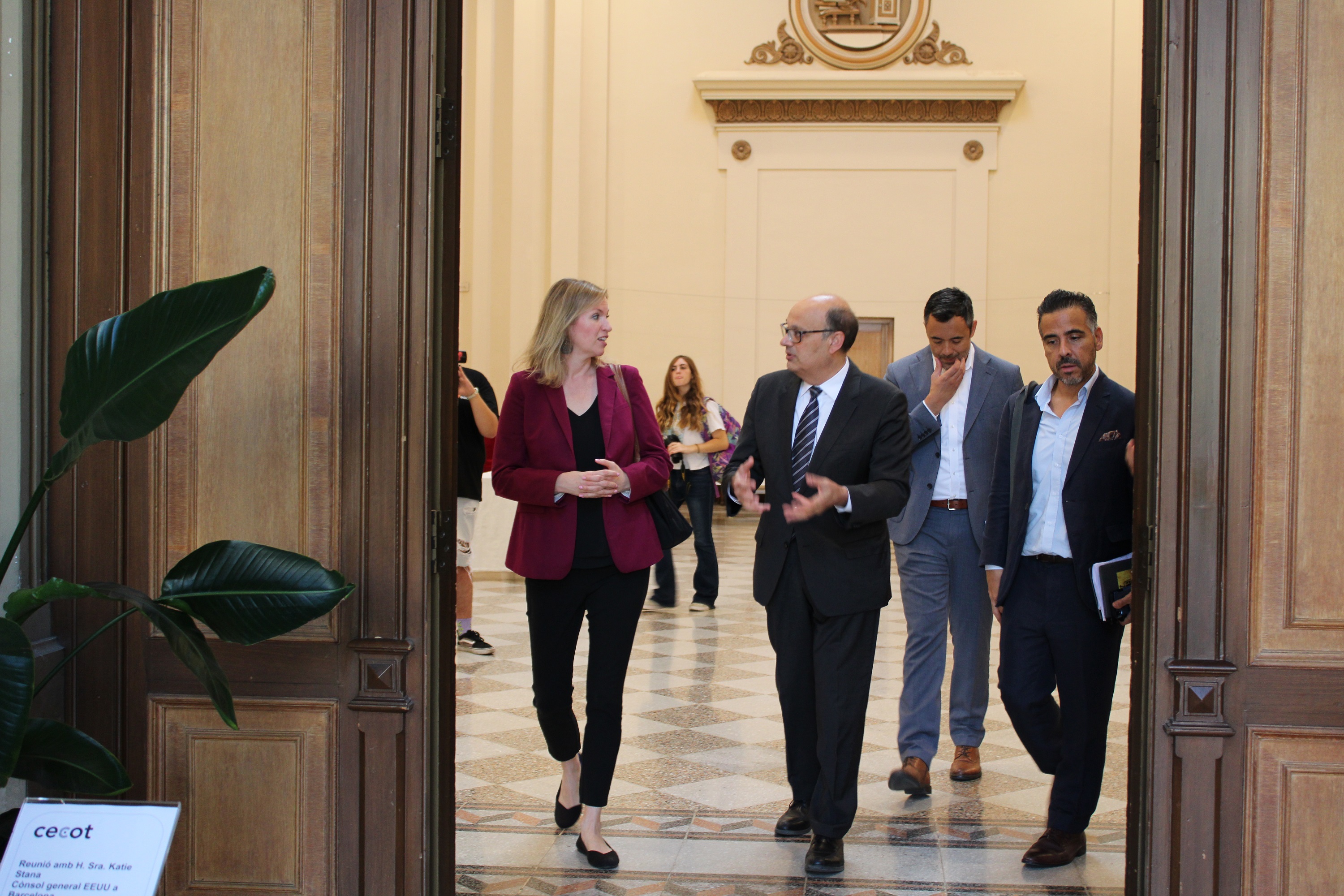 La cònsol dels EUA visita la Cecot per reforçar els vincles amb el teixit productiu