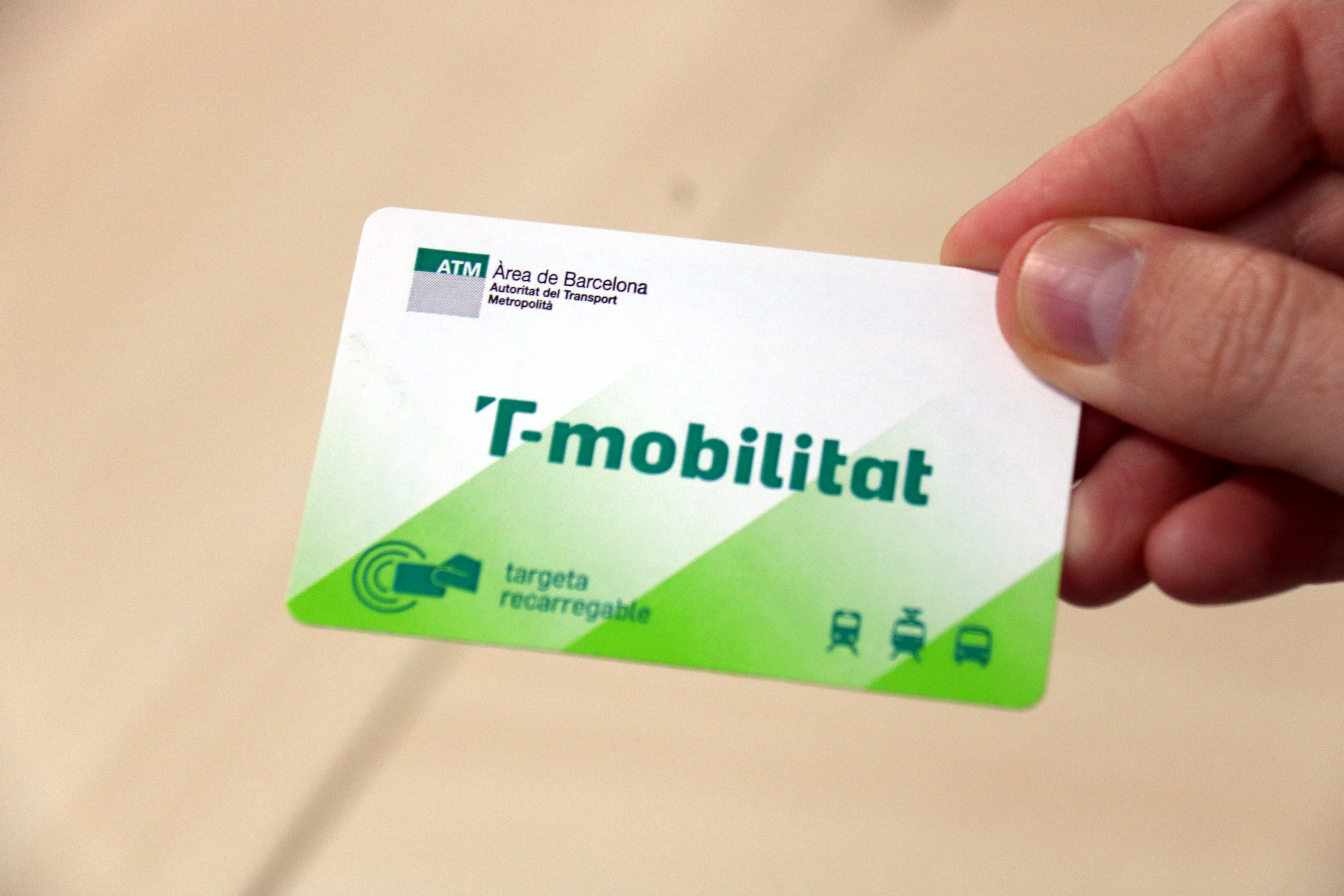 L'ATM habilitarà una T-mobilitat en format cartó abans d'acabar l'any
