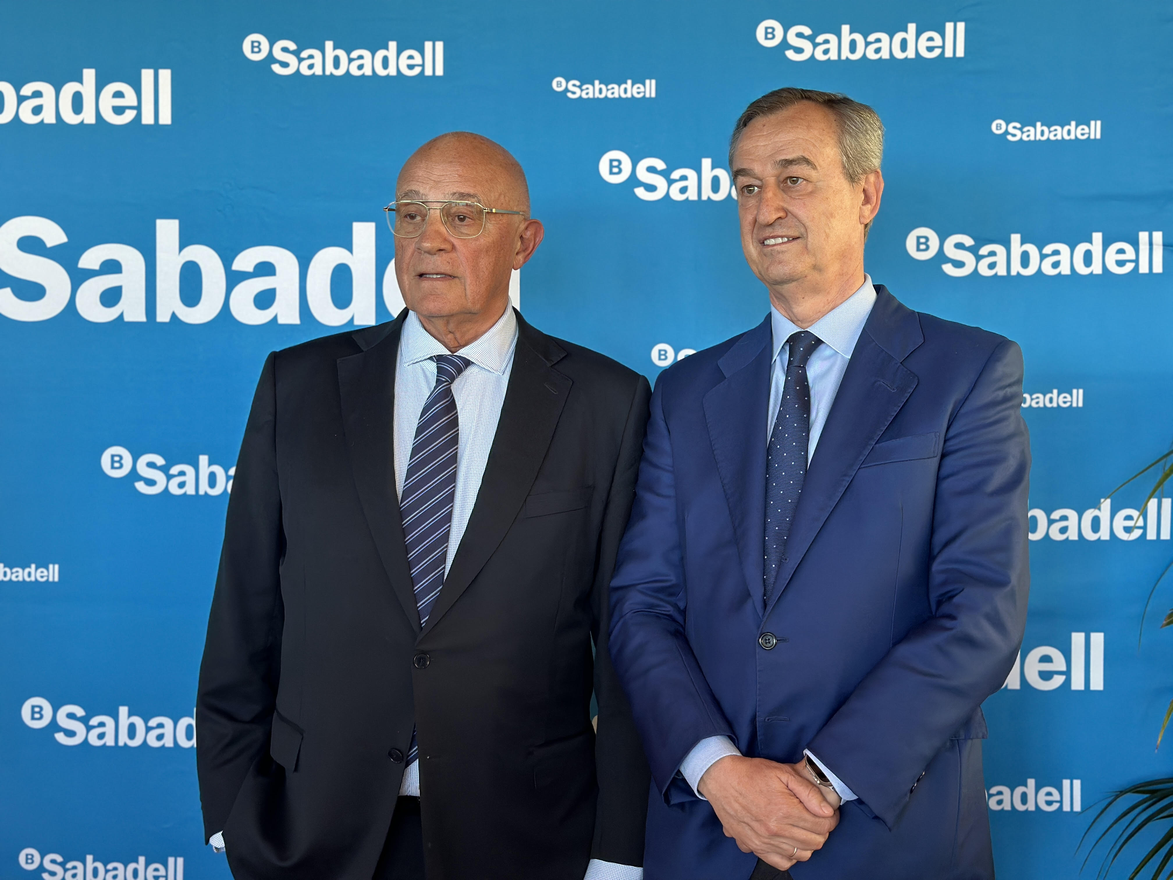 El Banc Sabadell reivindica el seu camí en solitari: 