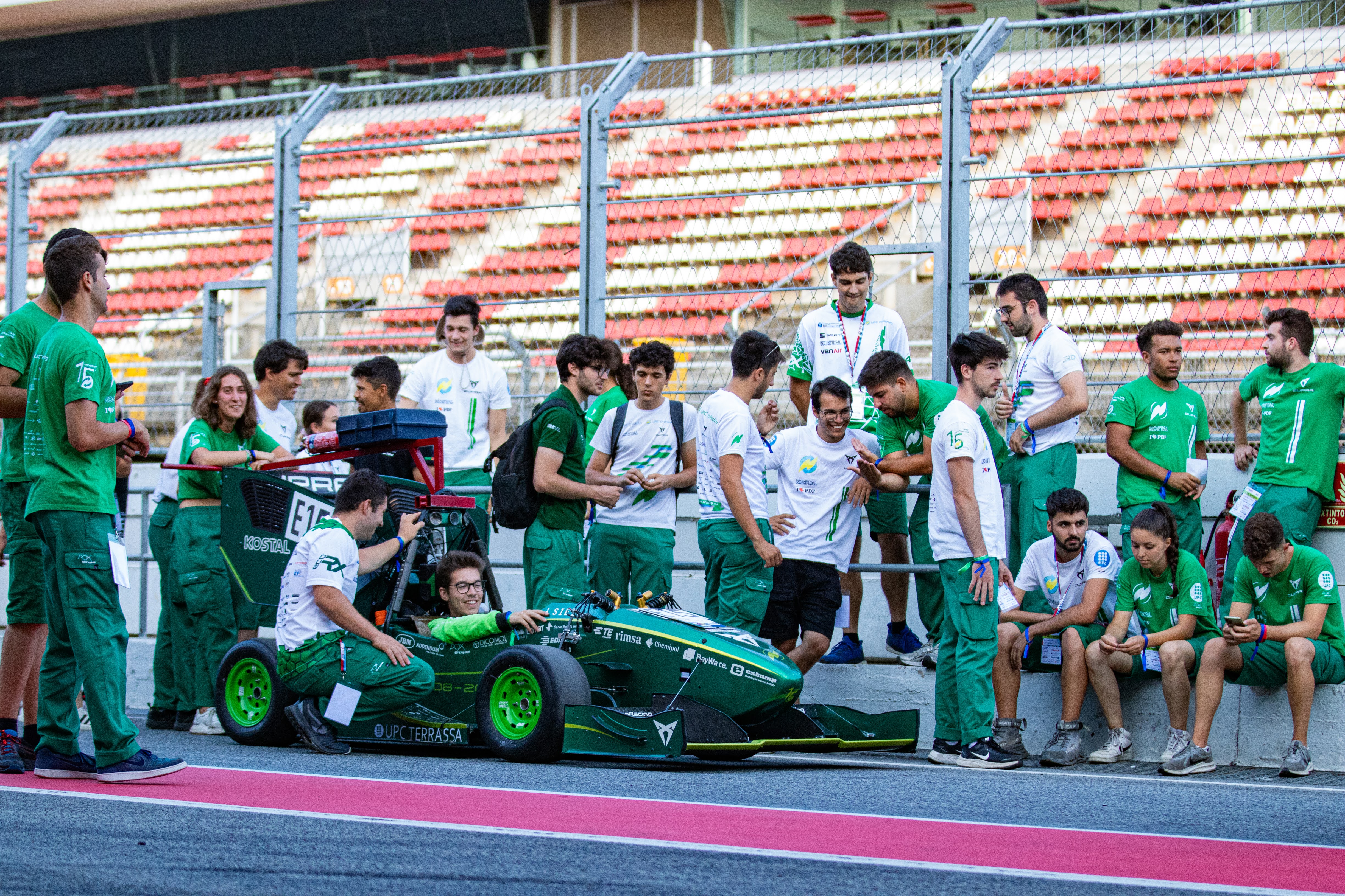 L’equip UPC ecoRacing finalitza la temporada de la Formula Student amb 21 premis