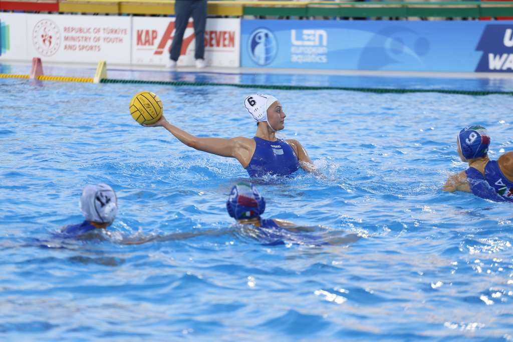 El CN Terrassa es classifica per a la següent ronda de la Champions femenina
