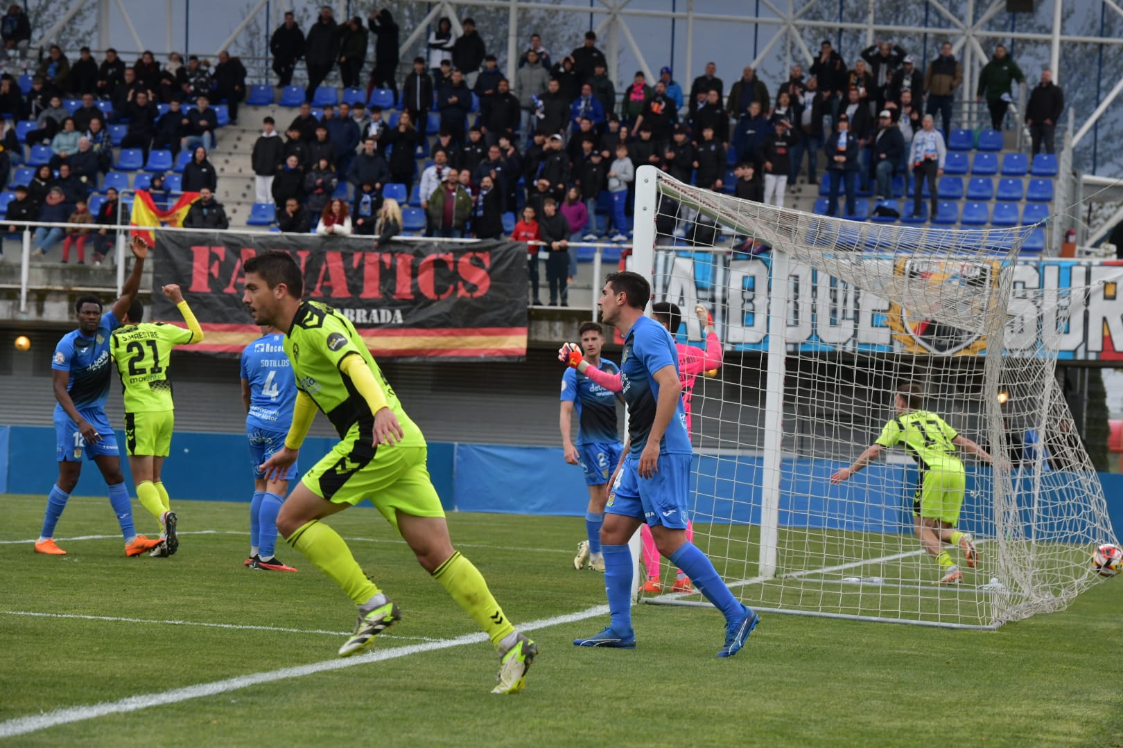 Resurrecció del Sabadell a Fuenlabrada amb una gran remuntada i doblet de Vladys (1-2)