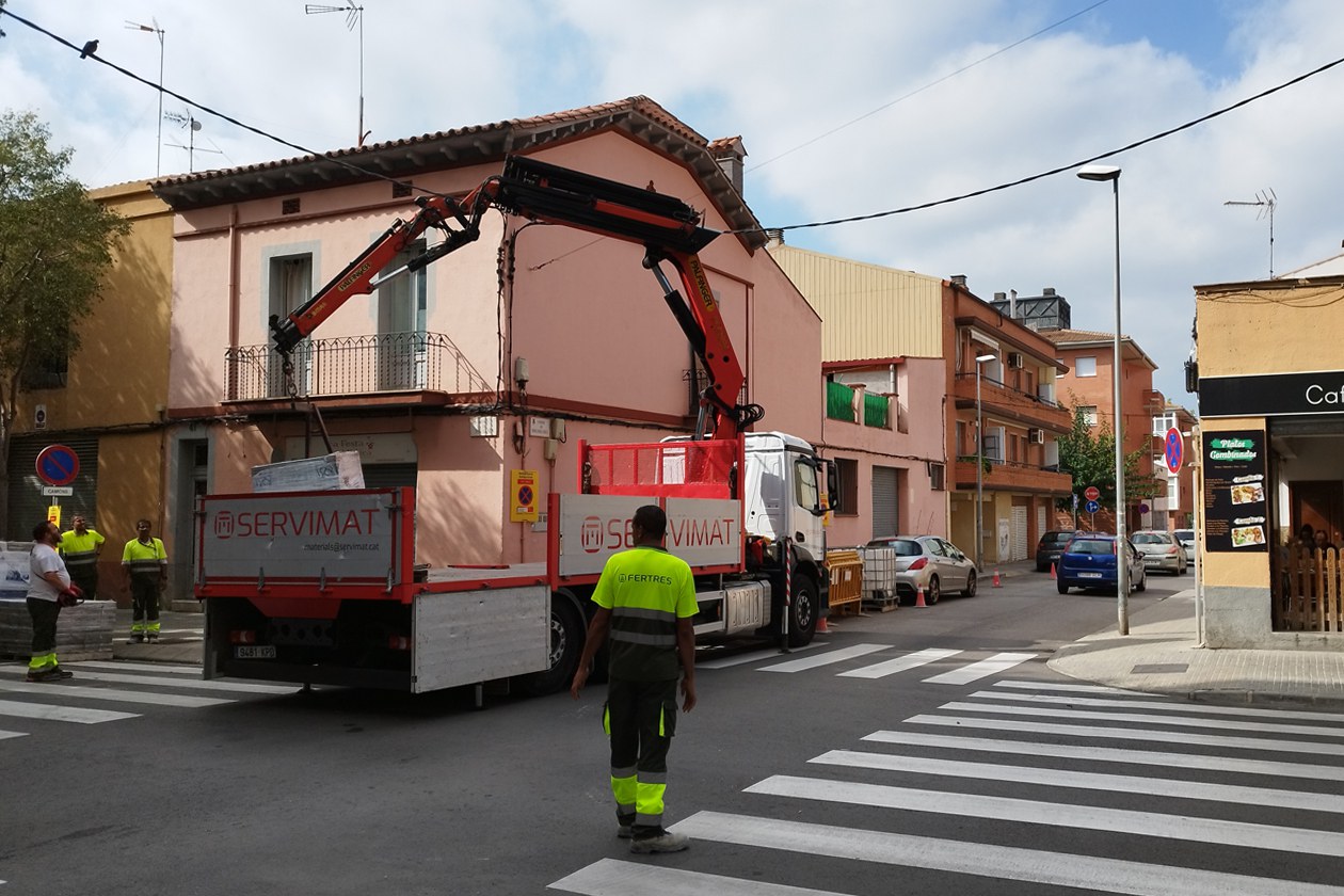 Rubí millora una desena de passos de vianants i diverses voreres