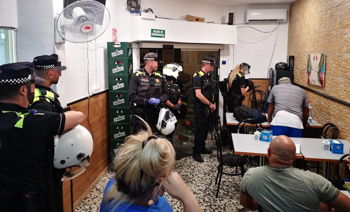 Quatre denúncies en la inspecció d'un bar a Terrassa