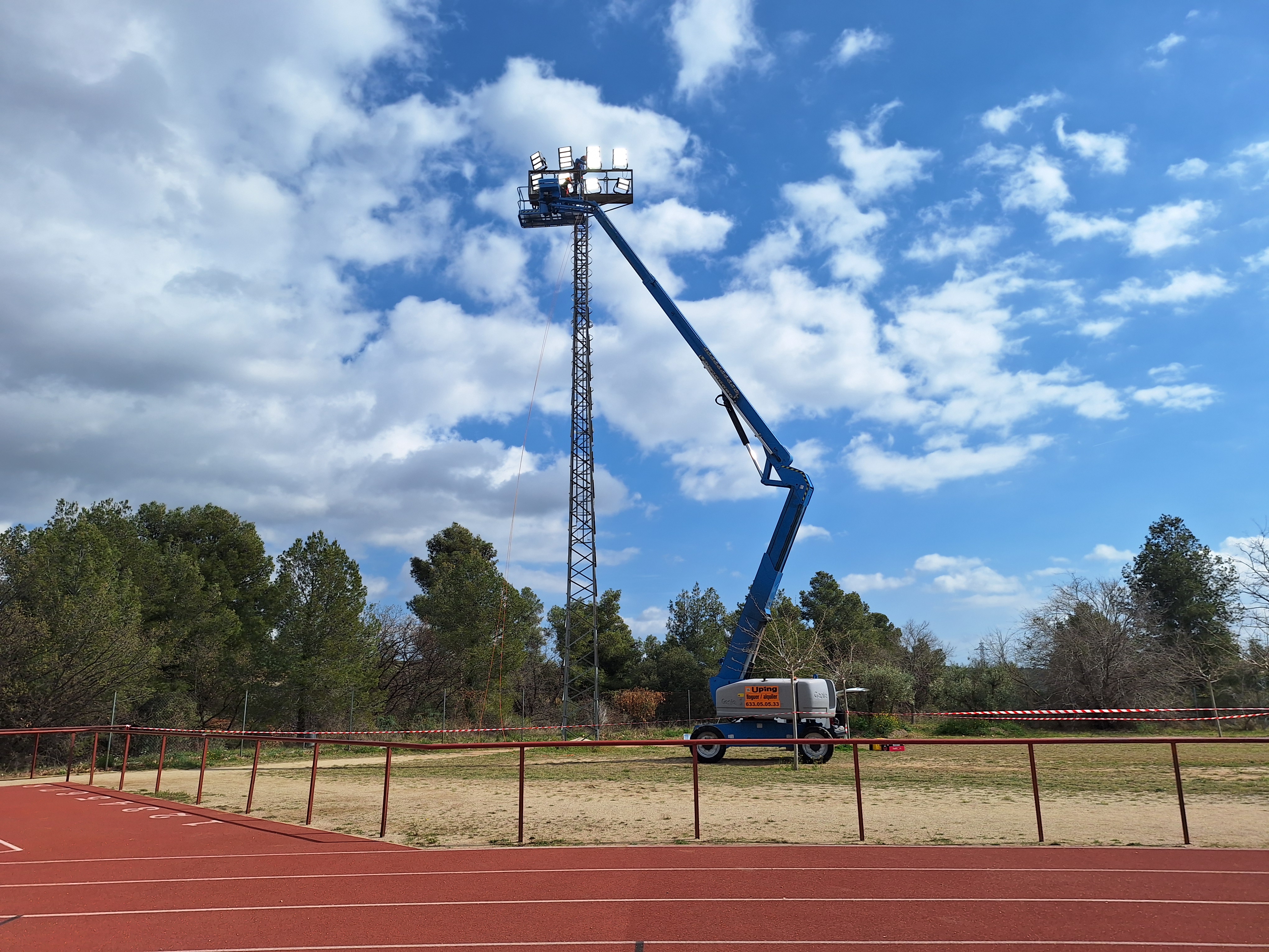 Canvi de l'enllumenat a les pistes municipals d’atletisme a Castellar