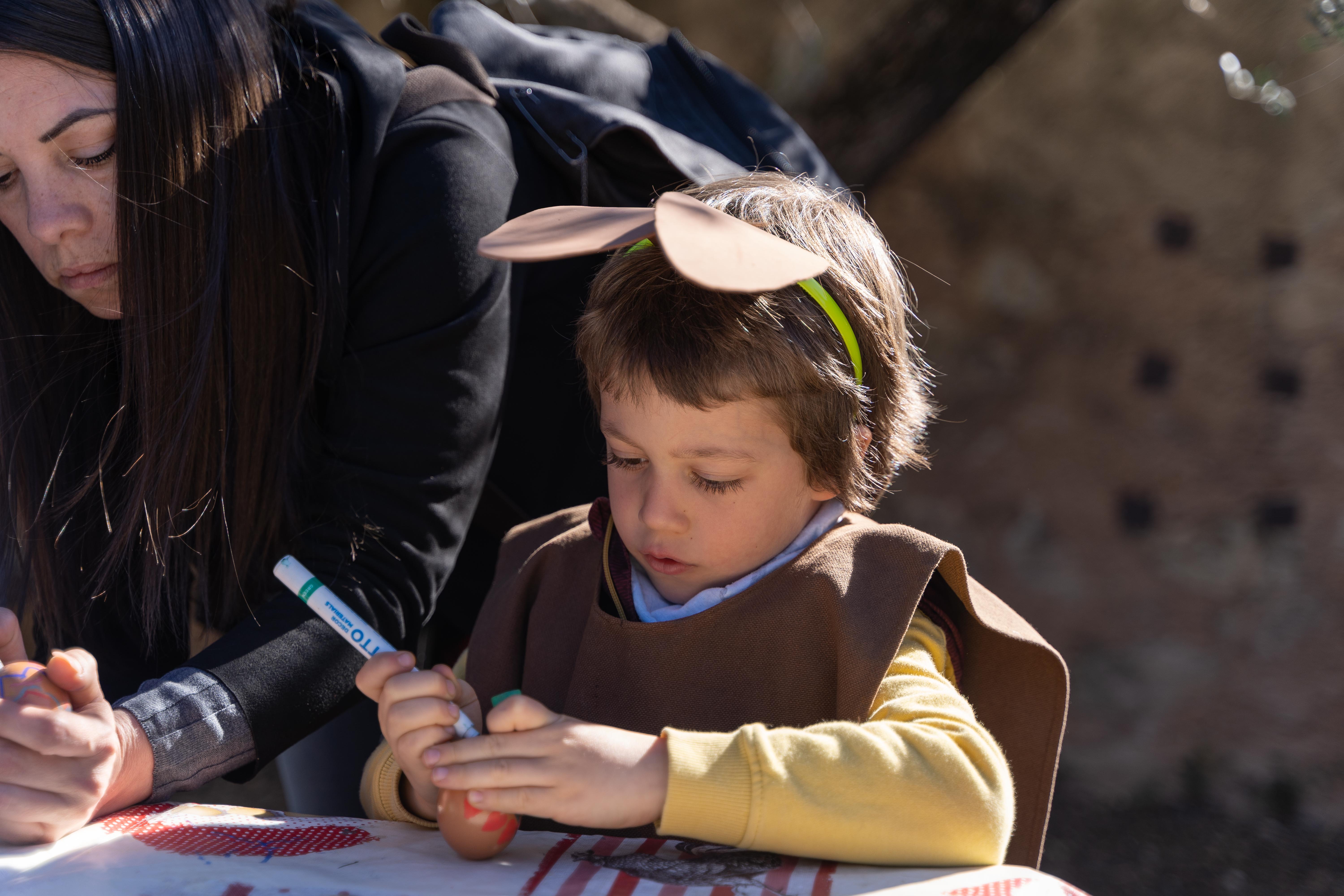 'Busquem els ous de Pasqua', el taller familiar de l'Espai Natura