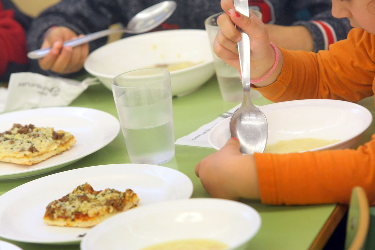 El PSC reclama inspeccions en el servei de menjador escolar