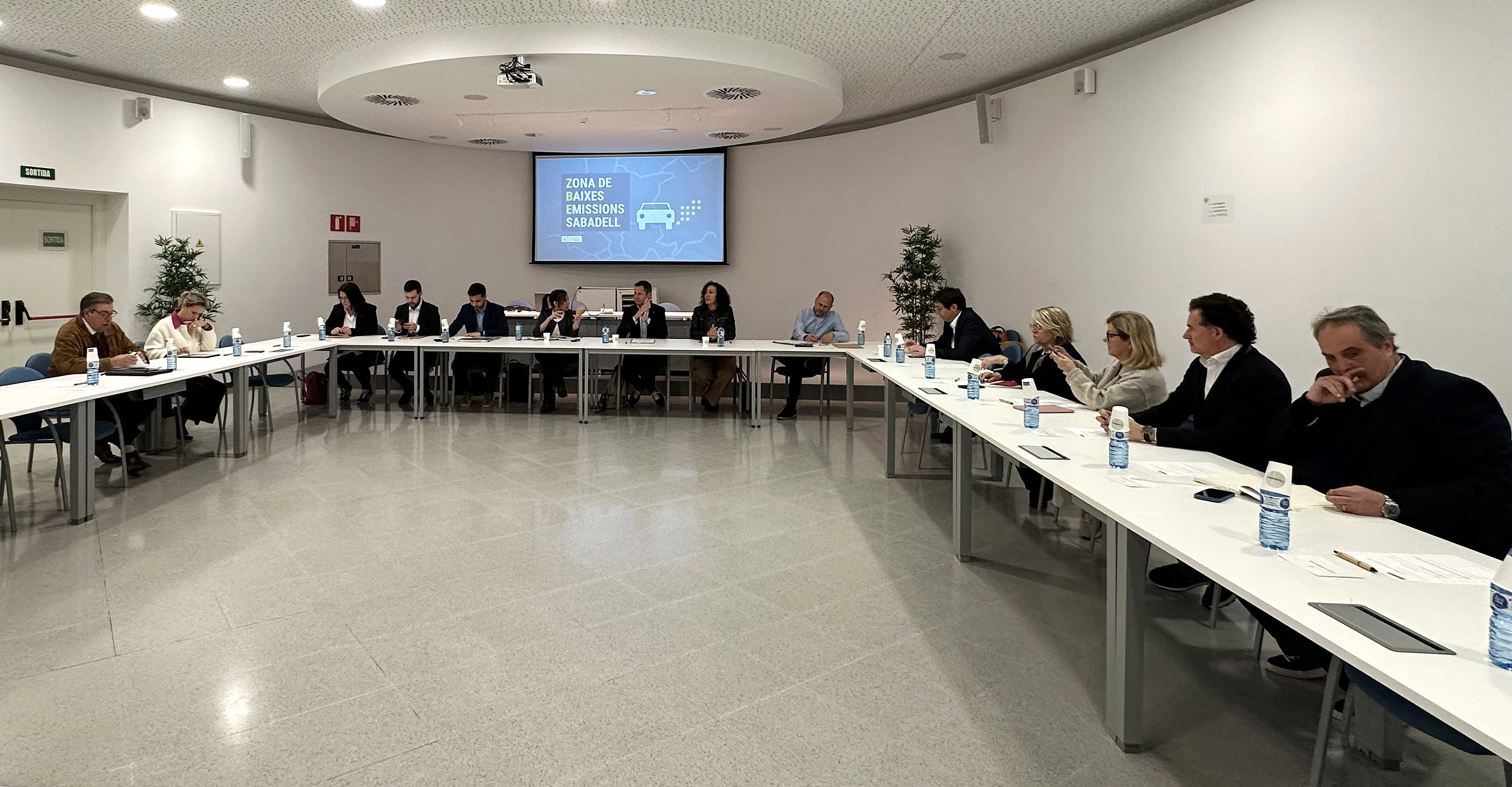 L'empresariat reclama més transport públic per abordar la ZBE
