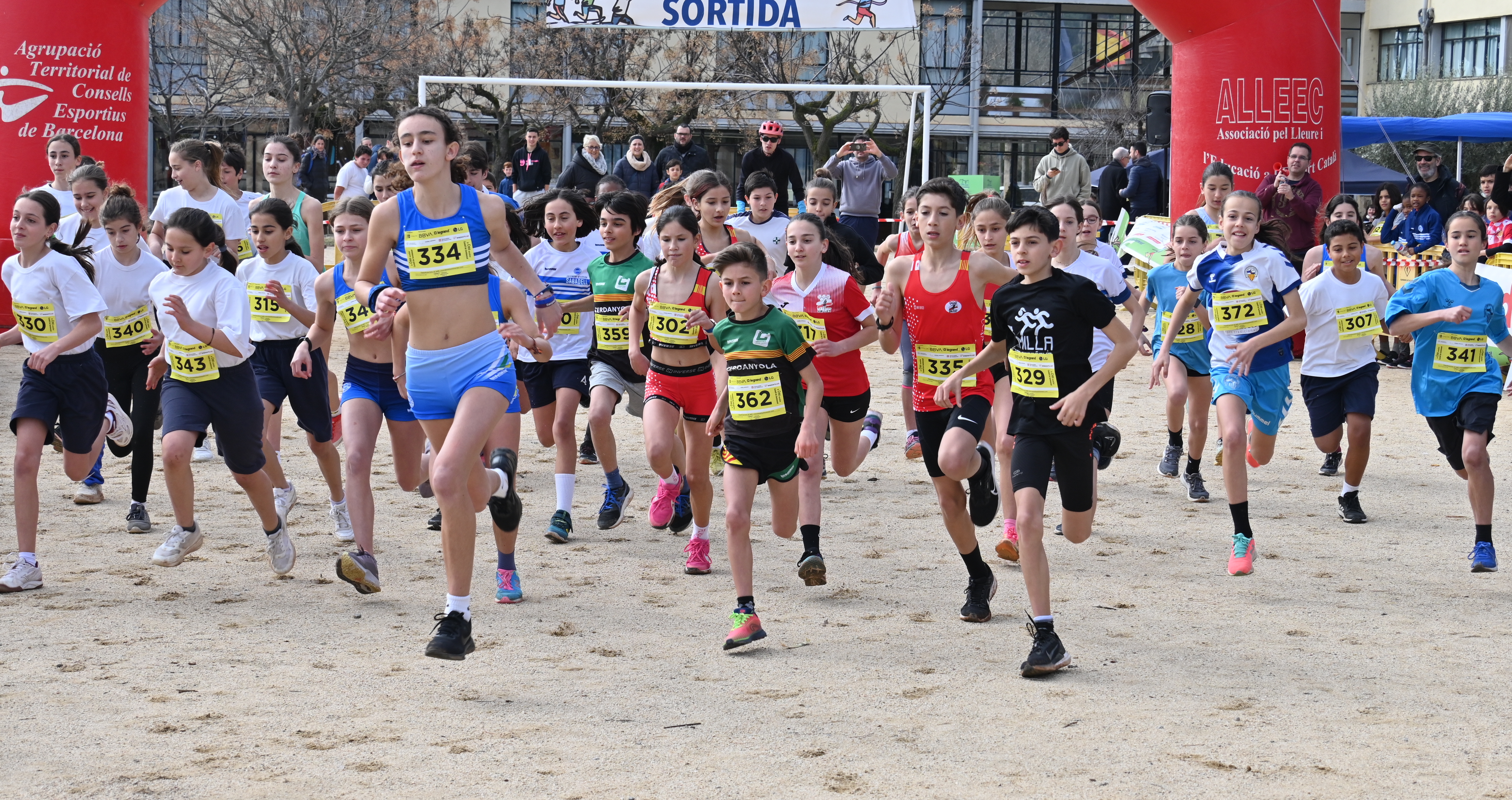 Més de 500 participants en el Cros Escolar Castell de Sentmenat