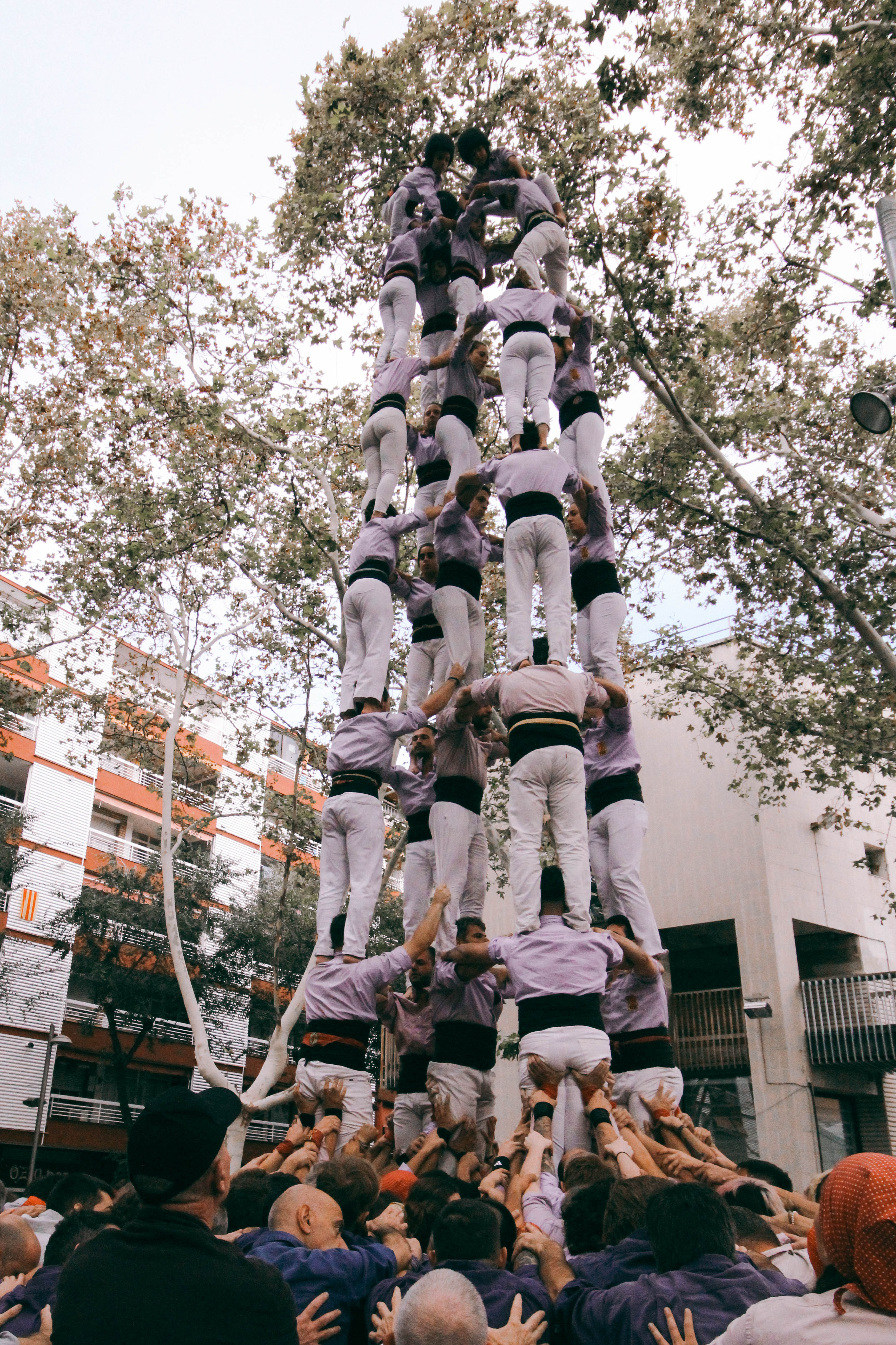 Els Minyons fan el 5 de 8 a Sants amb la vista posada a alçar-lo un pis més a Girona