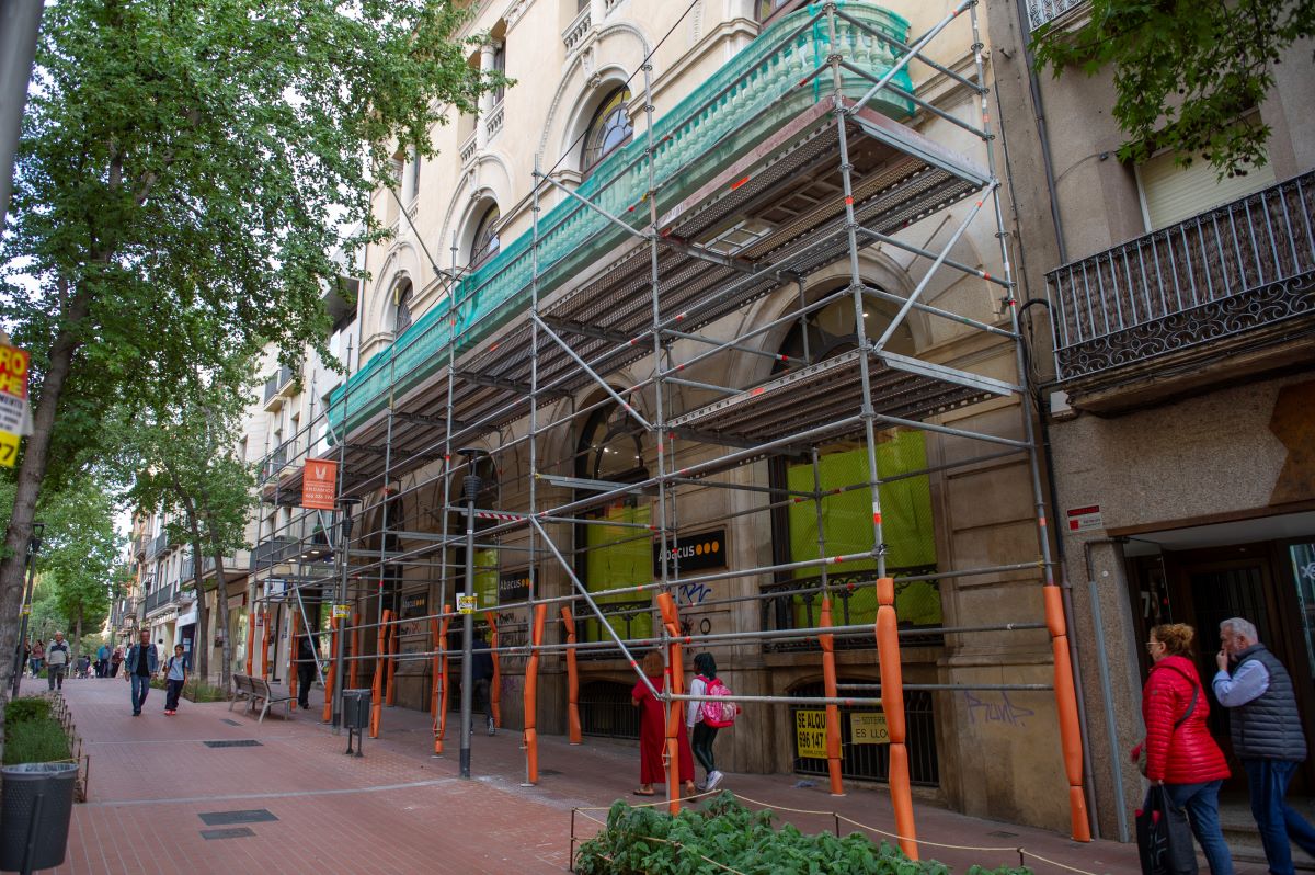 Obres de protecció al balcó del Gran Casino