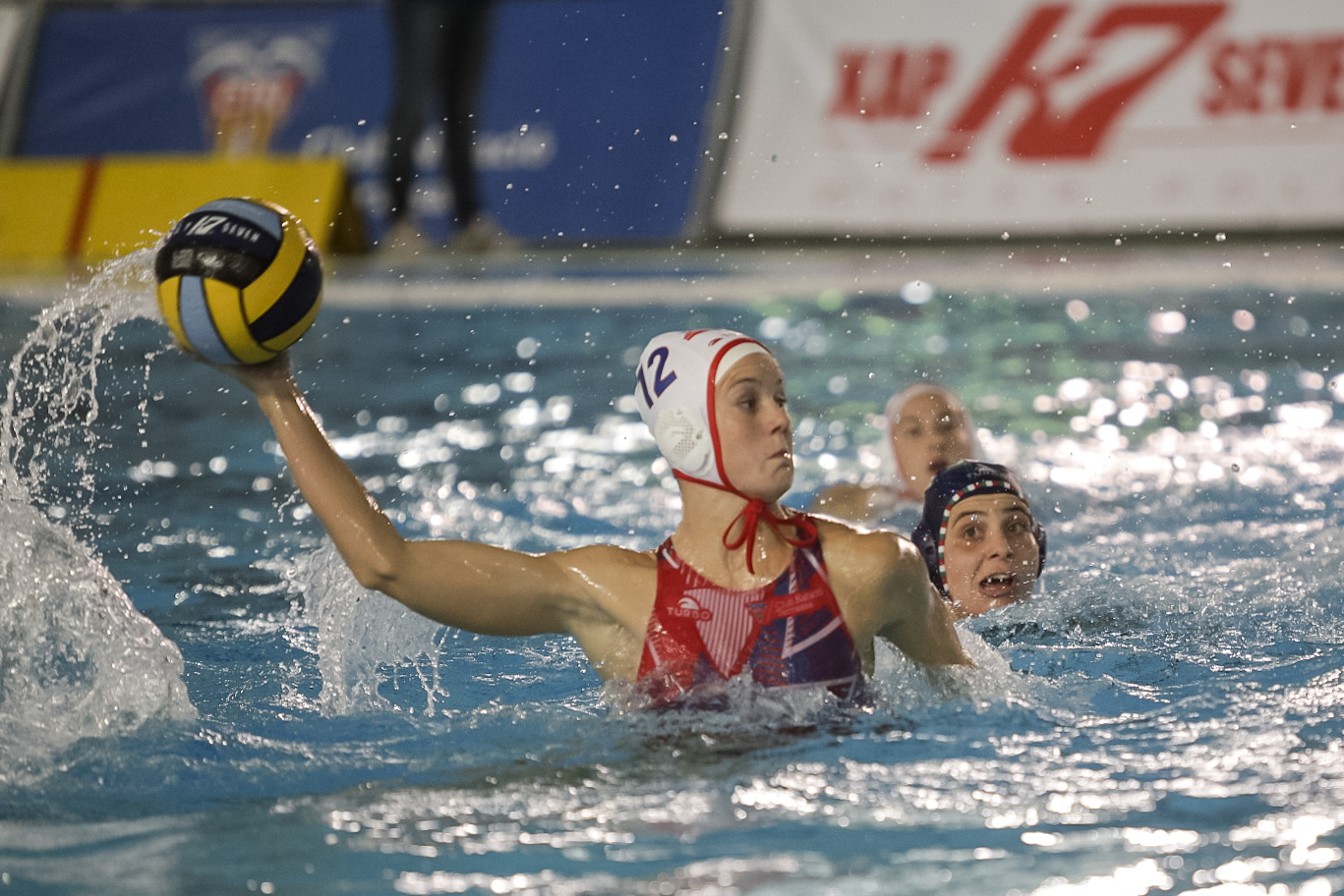 El CN Terrassa sotmet a l'Ekipe Orizzonte a la Champions League
