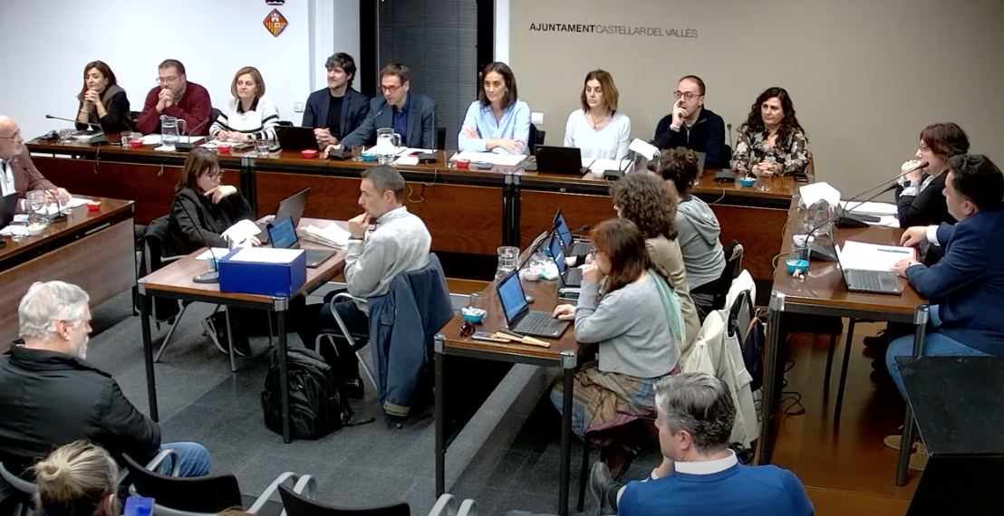 Els joves 'assalten' el ple de Castellar davant els dubtes de l'oposició
