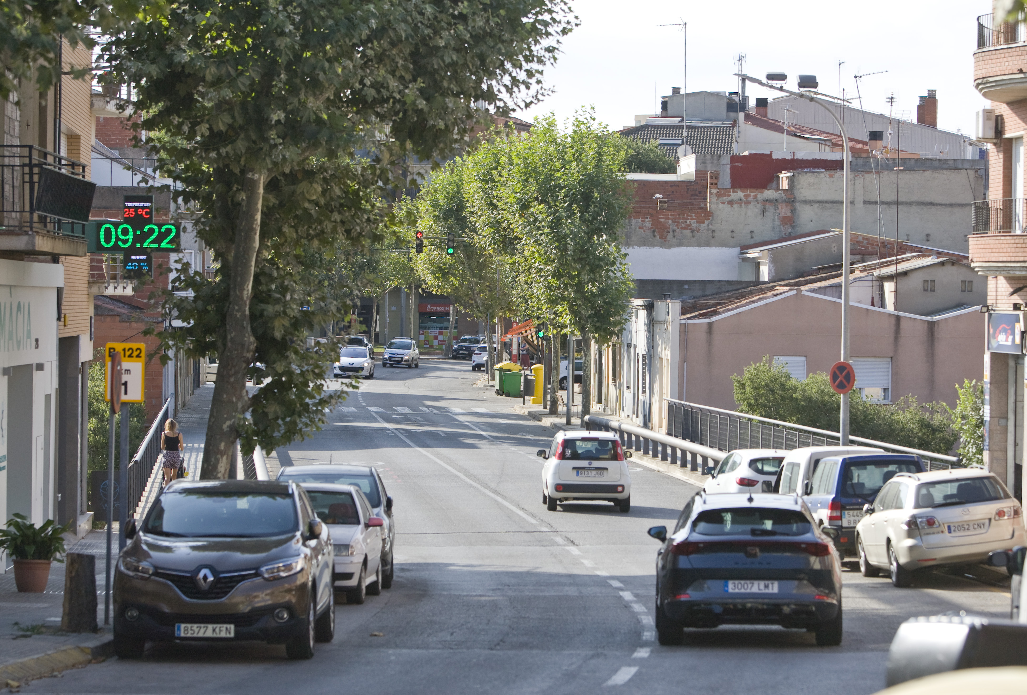 Tallen la carretera de Rellinars, entre els carrers d’Adra i Terque