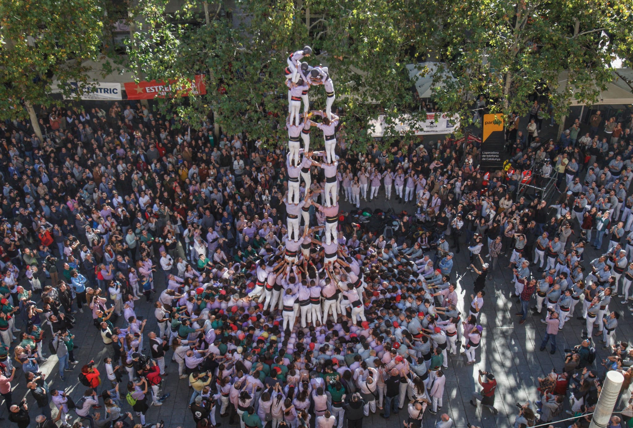 Els Minyons de Terrassa coronen la XLV diada amb el 5 de 9 folrat