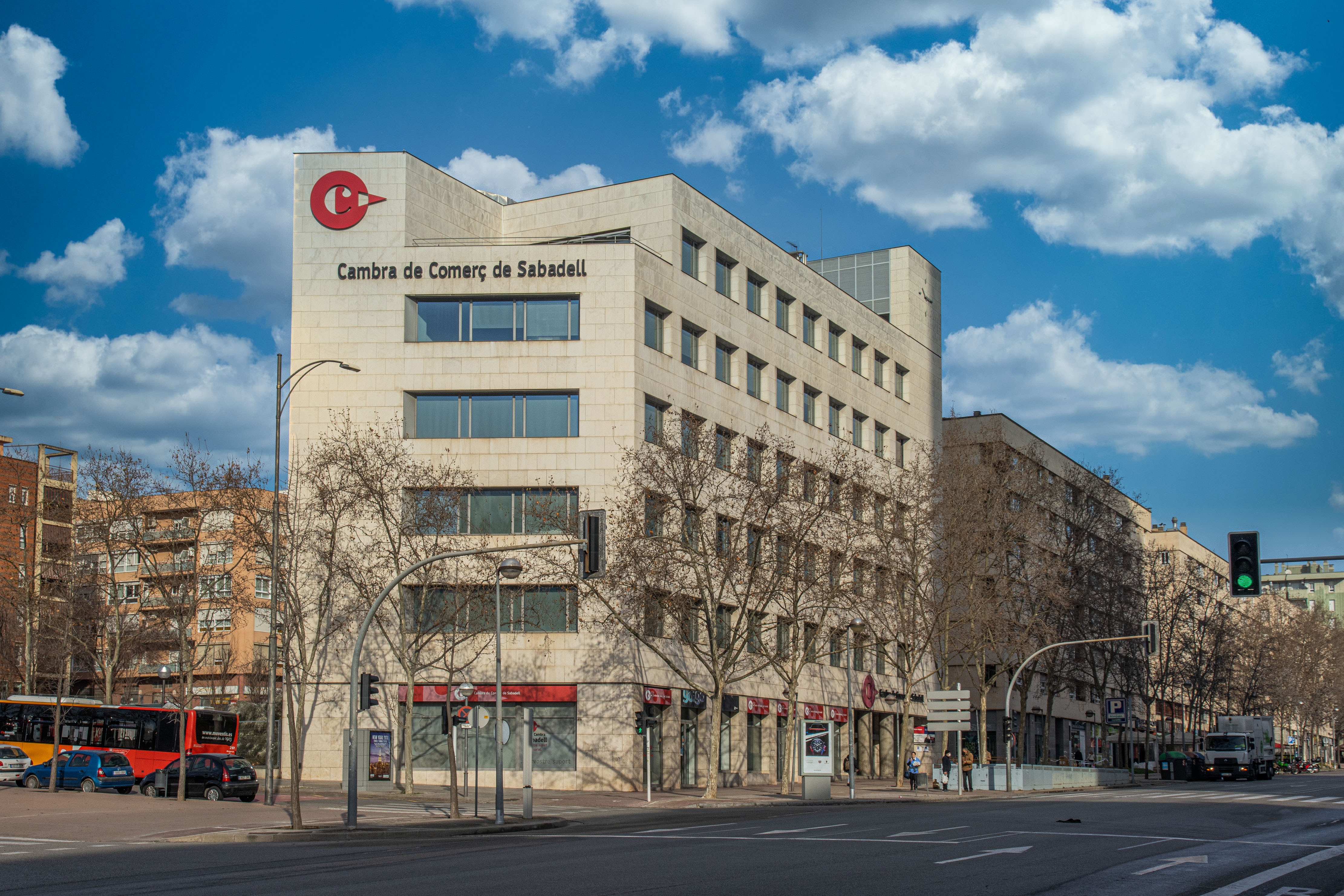 La Cambra de Comerç gestiona més de 60.000 vals escolars en el primer curs de la implantació de l'ajut