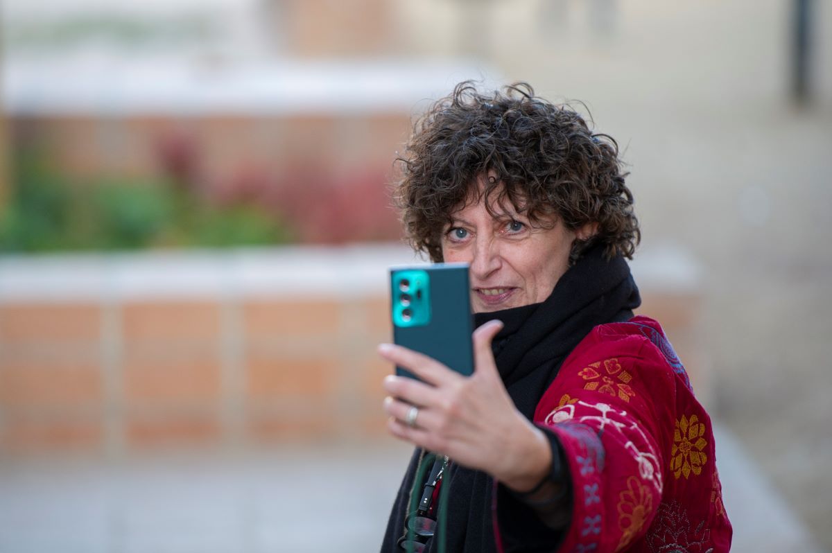 “Tothom va mirant el mòbil, ningú es fixa en res”